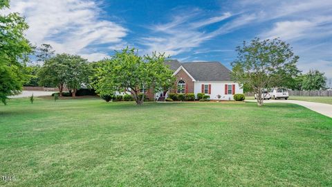 Single Family Residence in Fuquay Varina NC 801 Hawks View Court.jpg