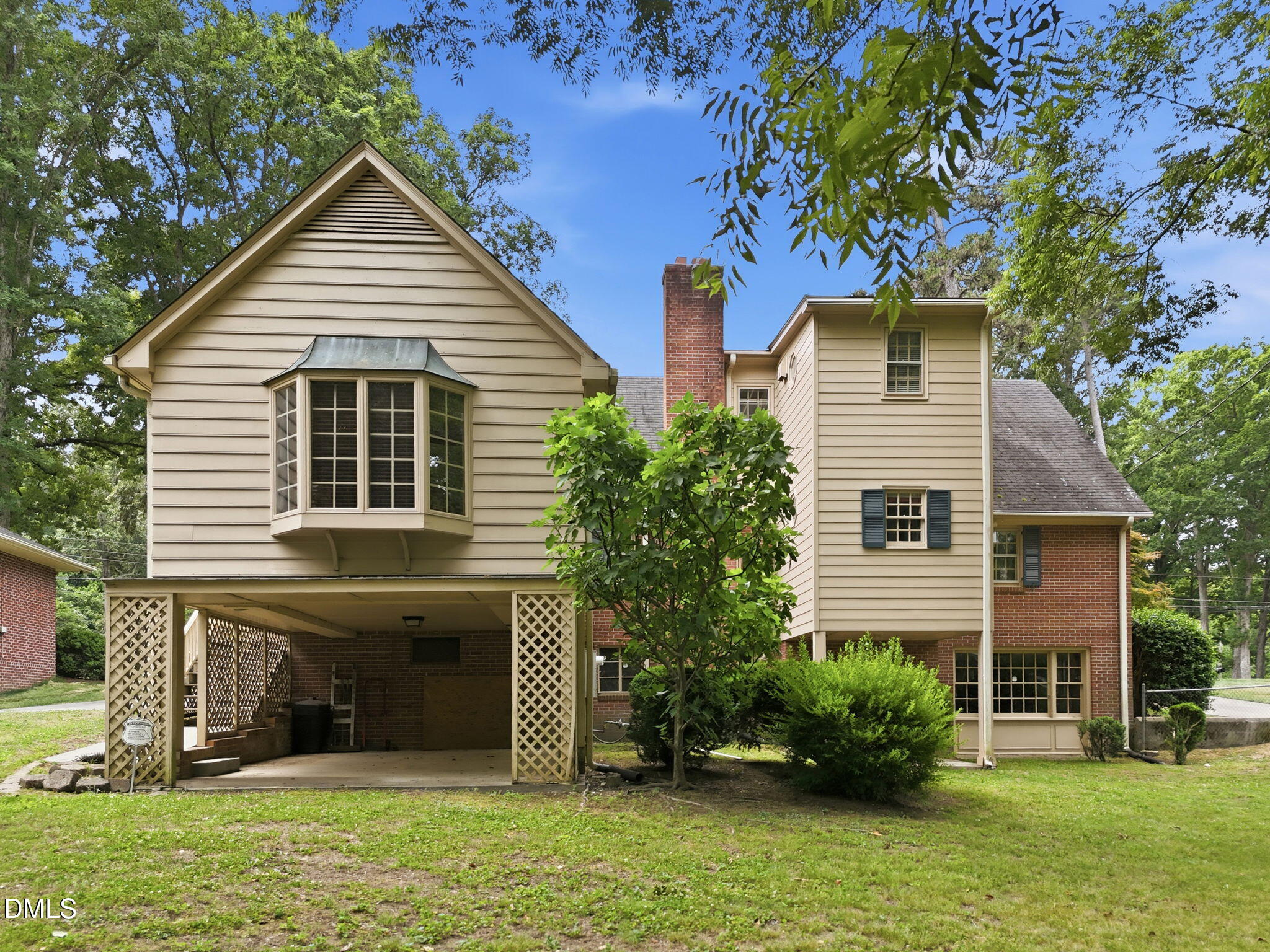 212 Hillcrest Drive