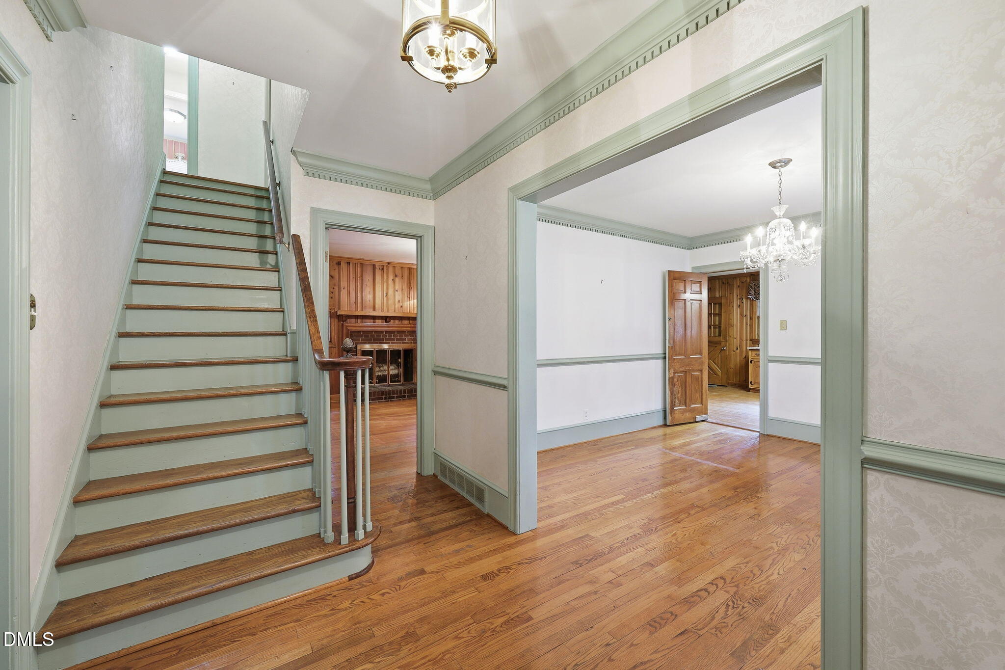 212 Hillcrest Drive