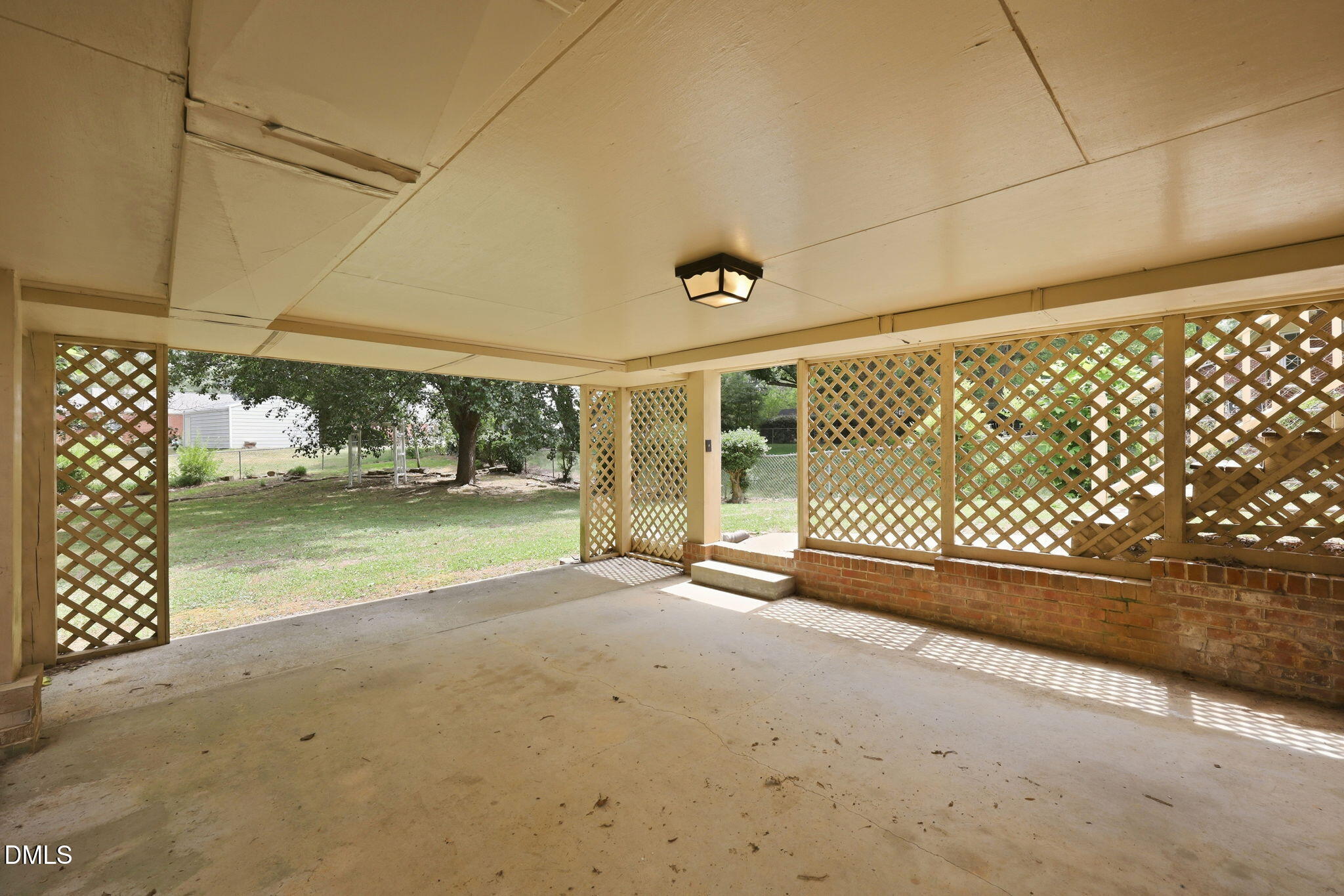 212 Hillcrest Drive