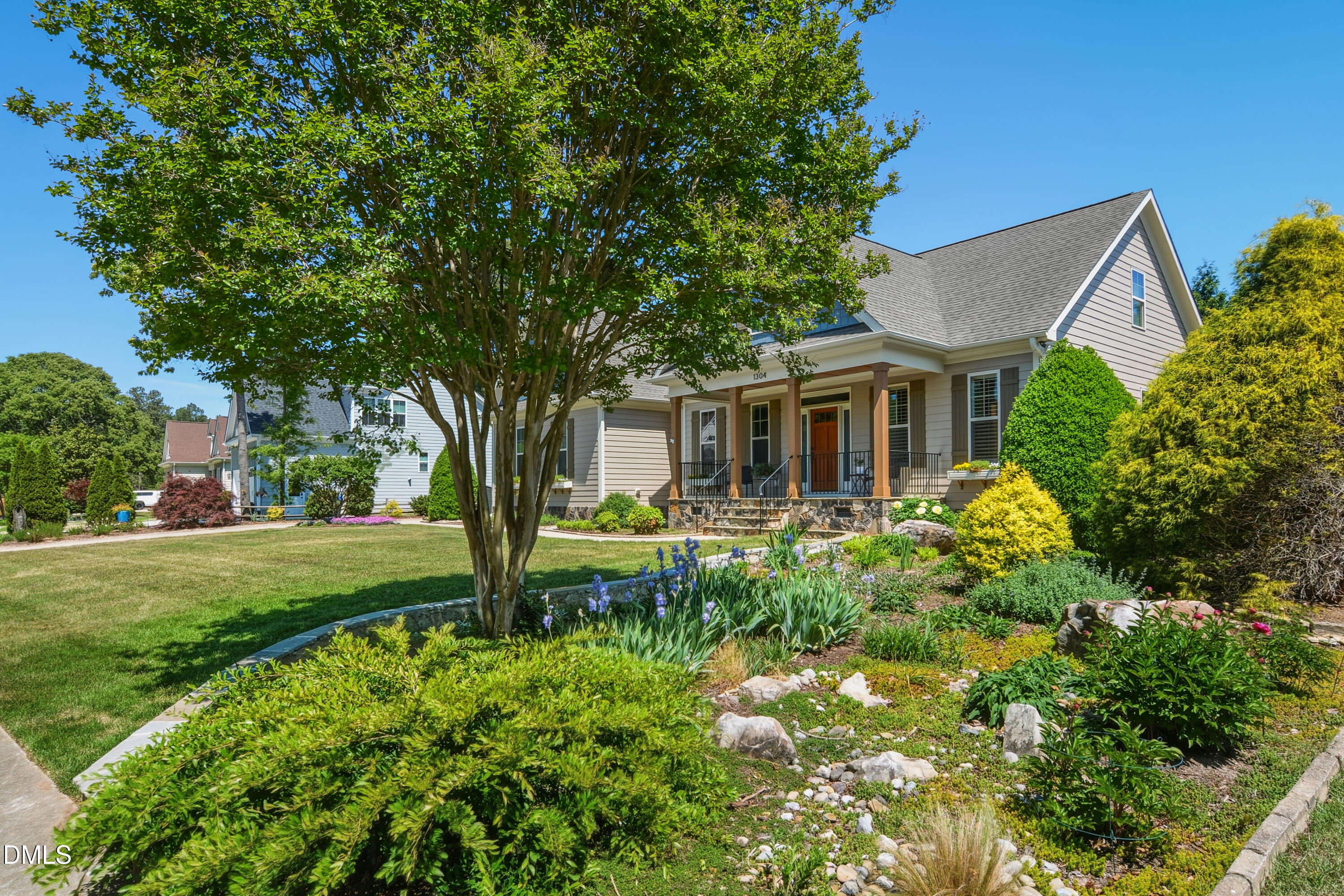 1304 Golden Bluff Lane