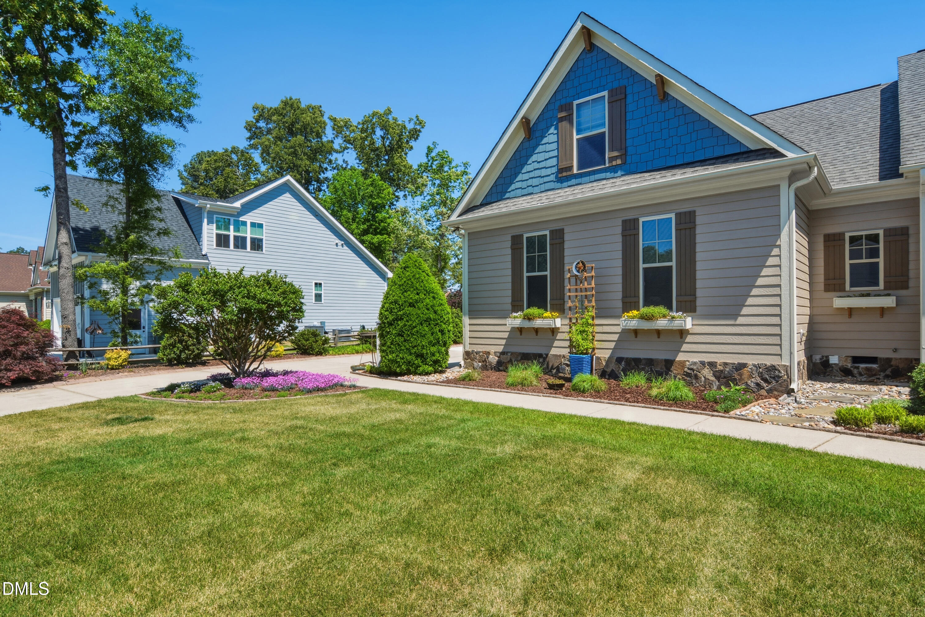 1304 Golden Bluff Lane