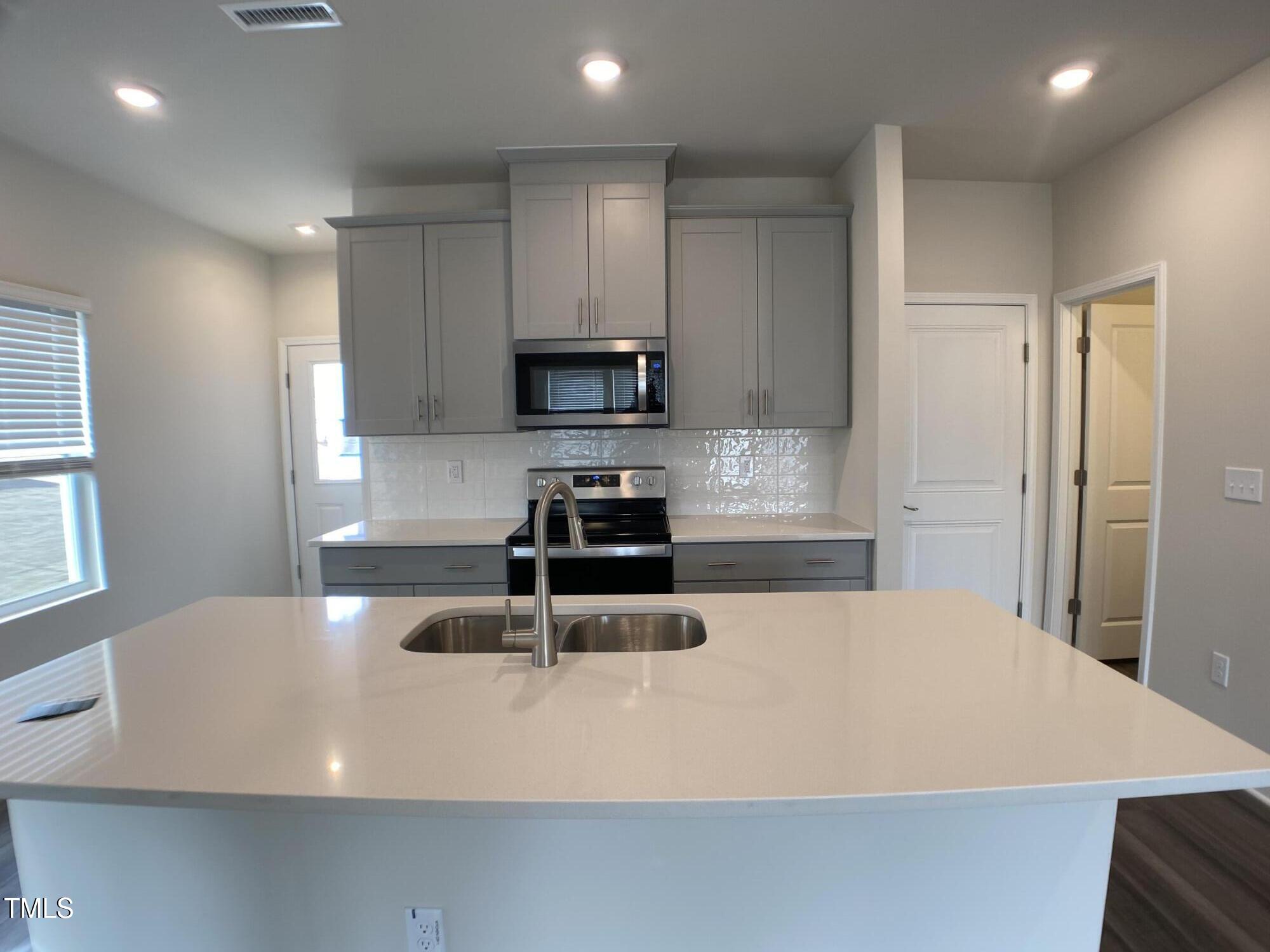 909 Clearhaven Lane 909