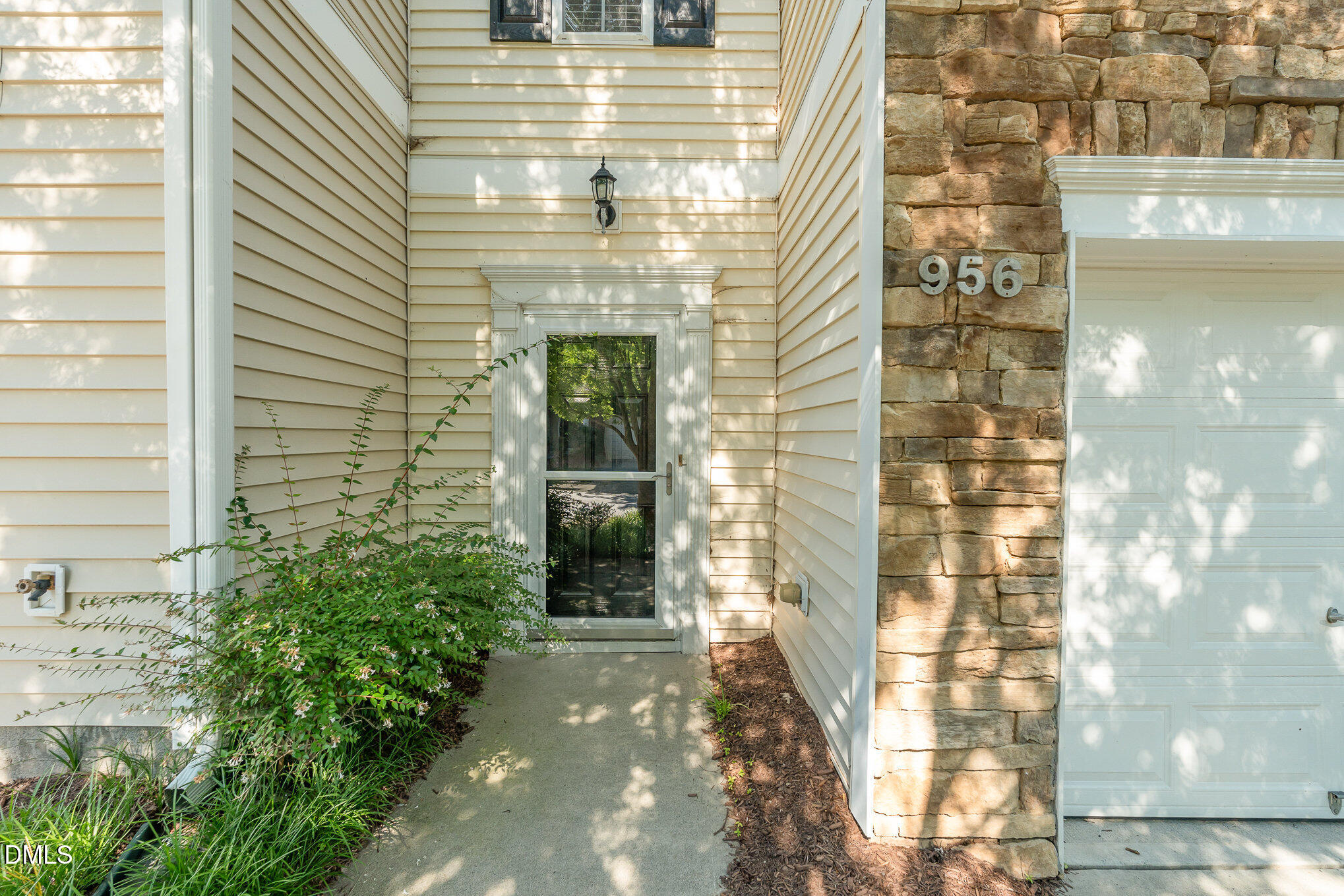 956 Shining Wire Way Way