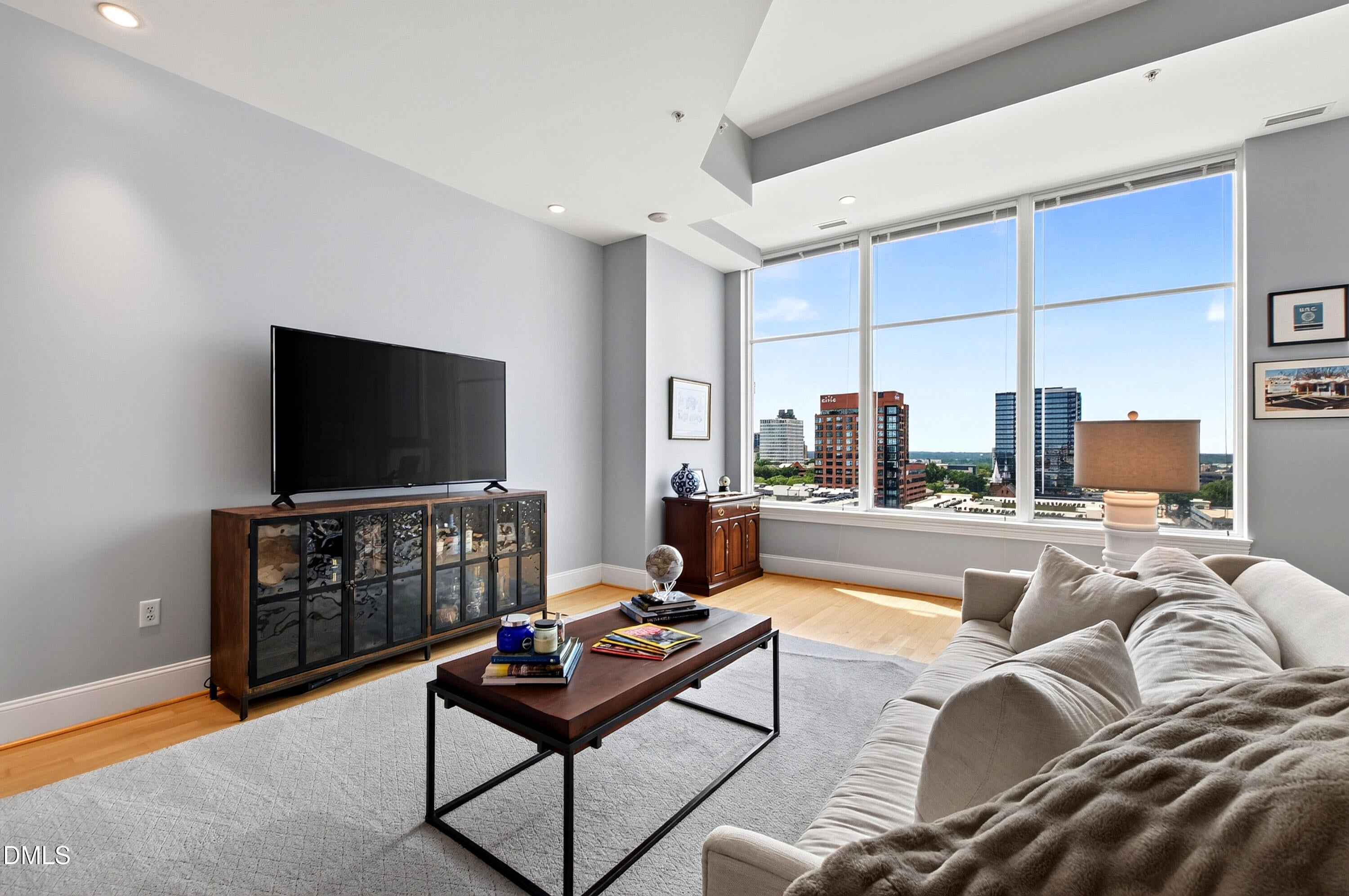 400 W North Street 1604