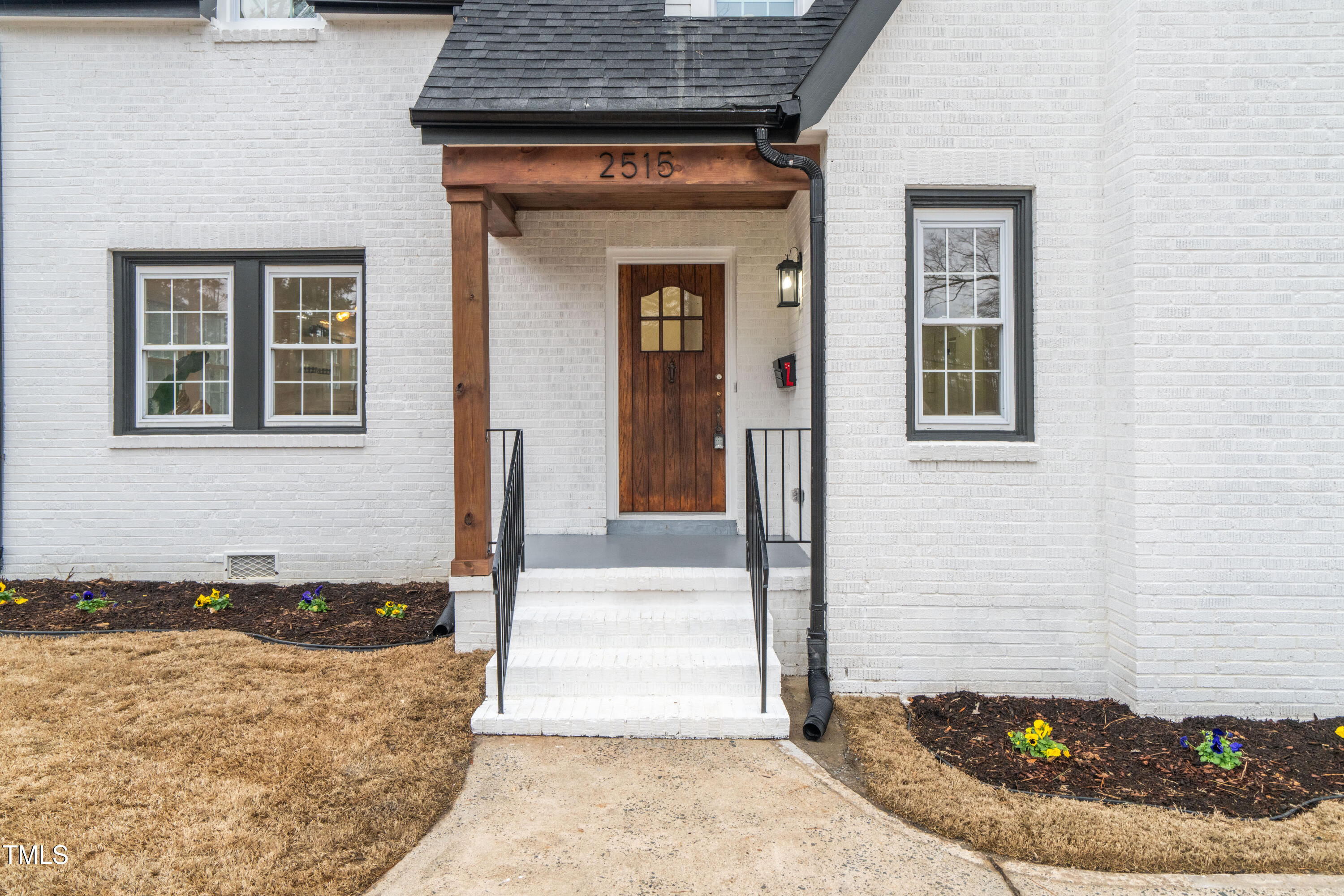 2515 W Club Boulevard