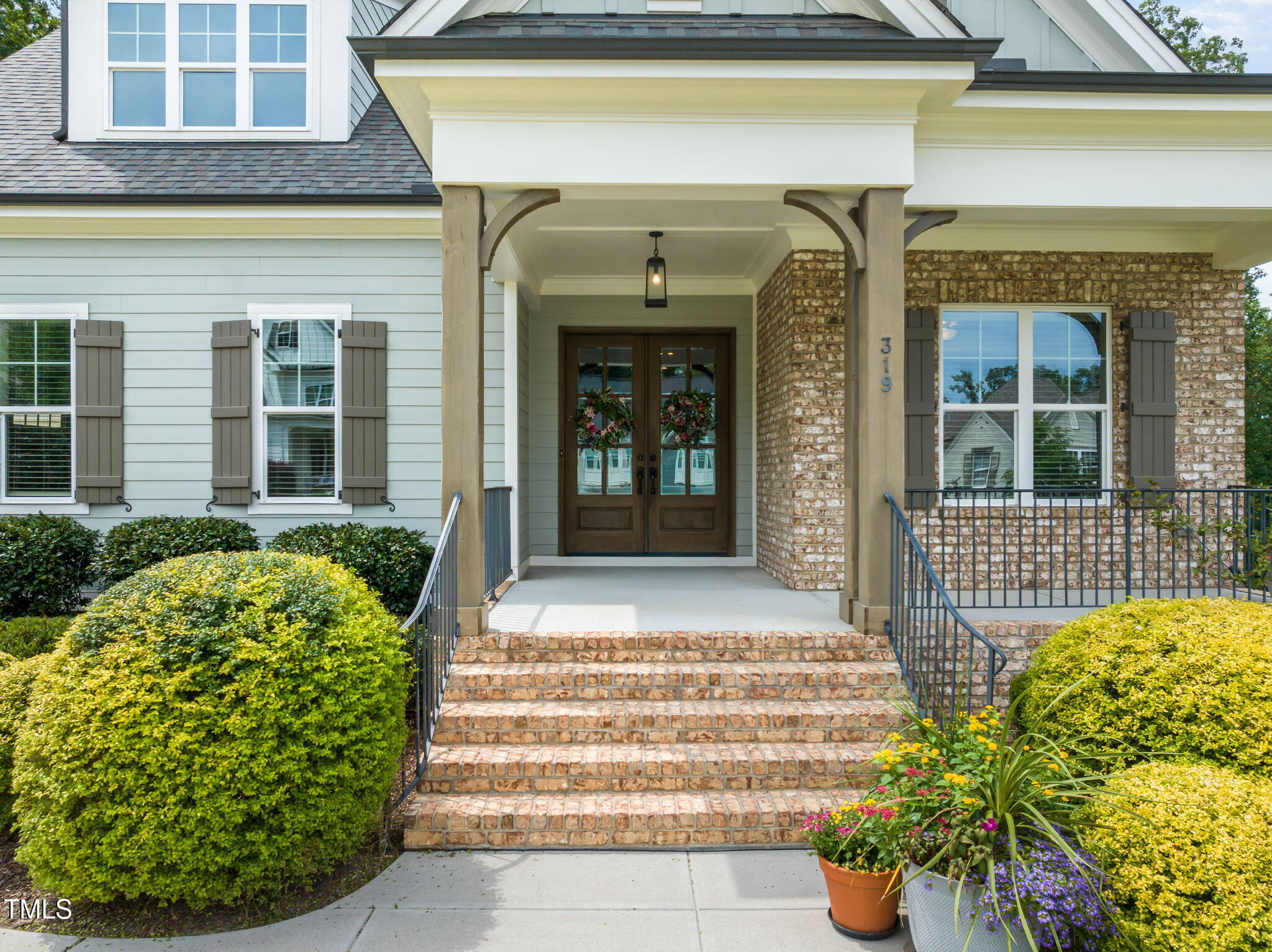 319 Harewood Place