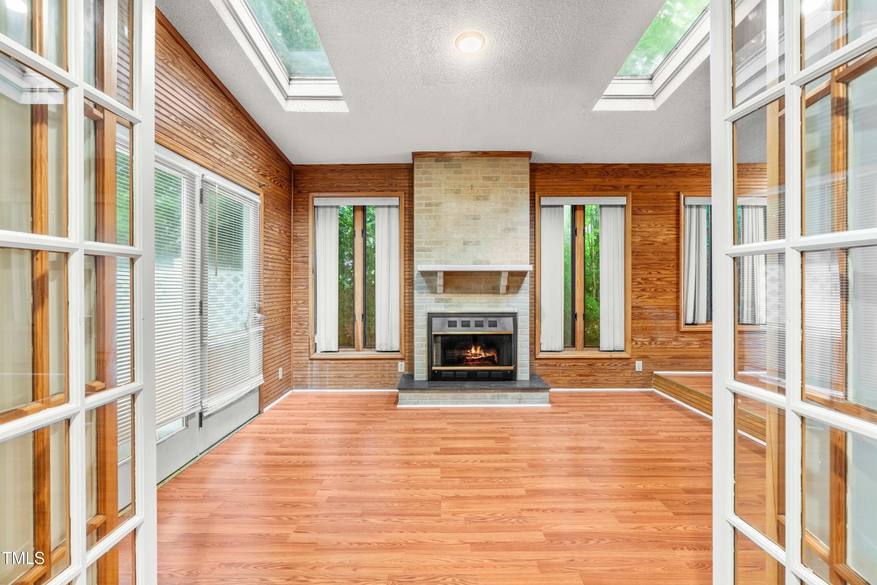 407 W Sixth Street