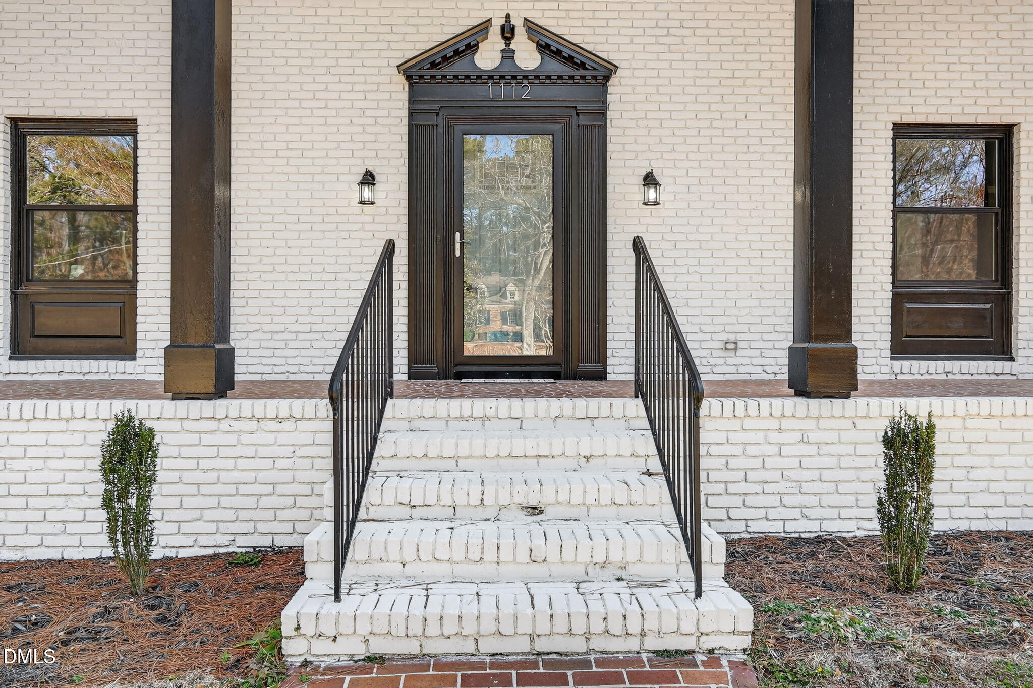 1112 Lakeside Drive NW