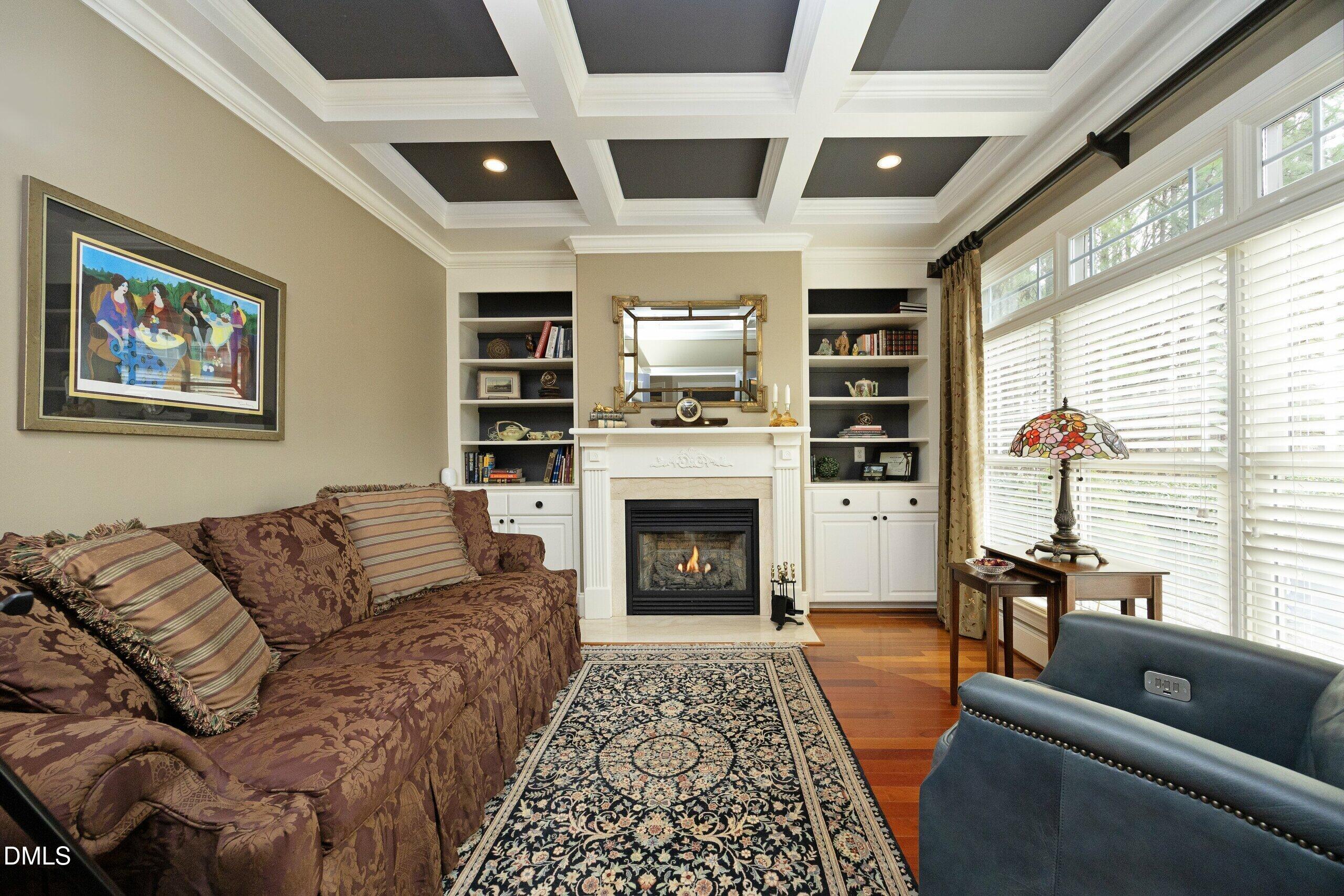 2705 Peachleaf Street