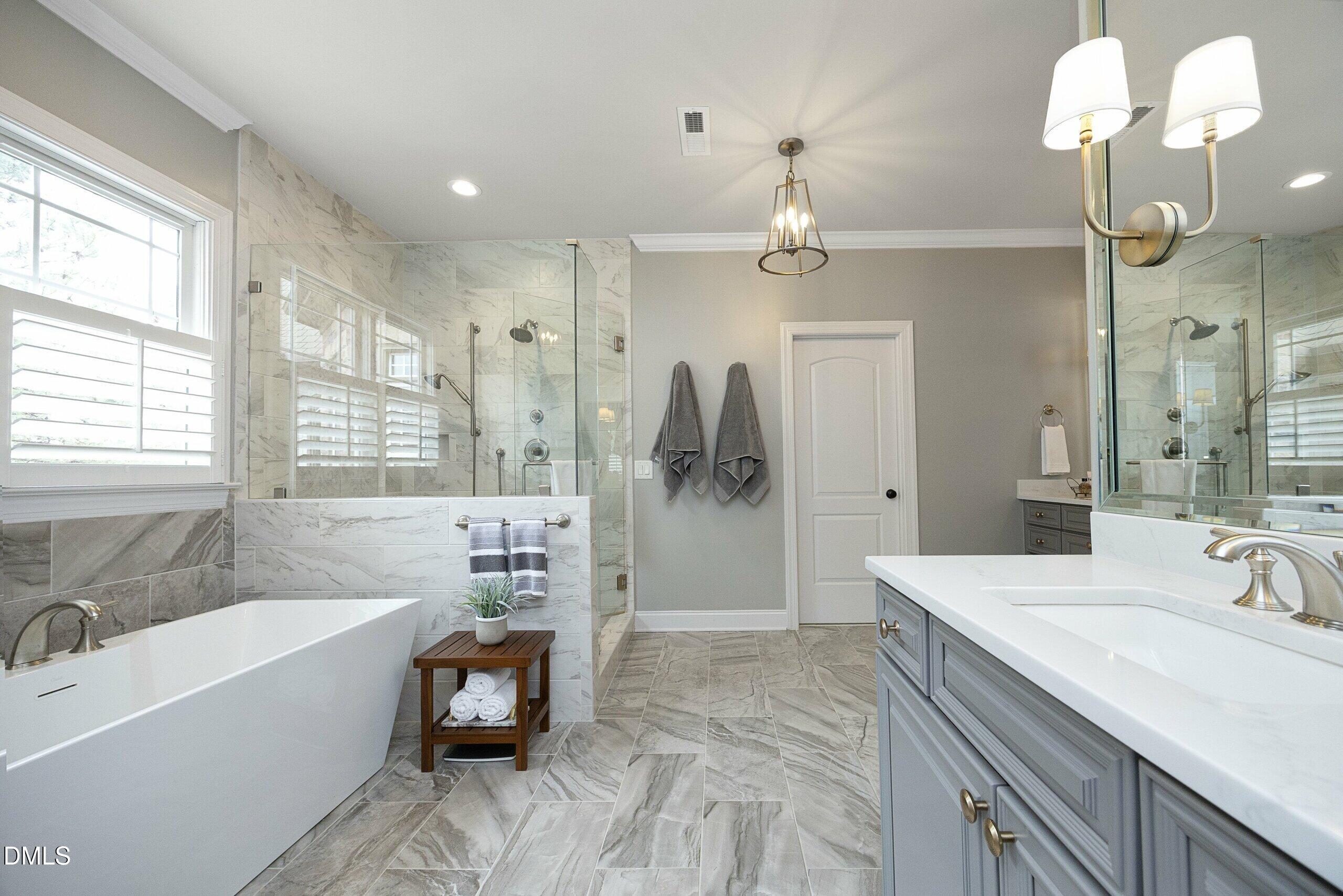 2705 Peachleaf Street