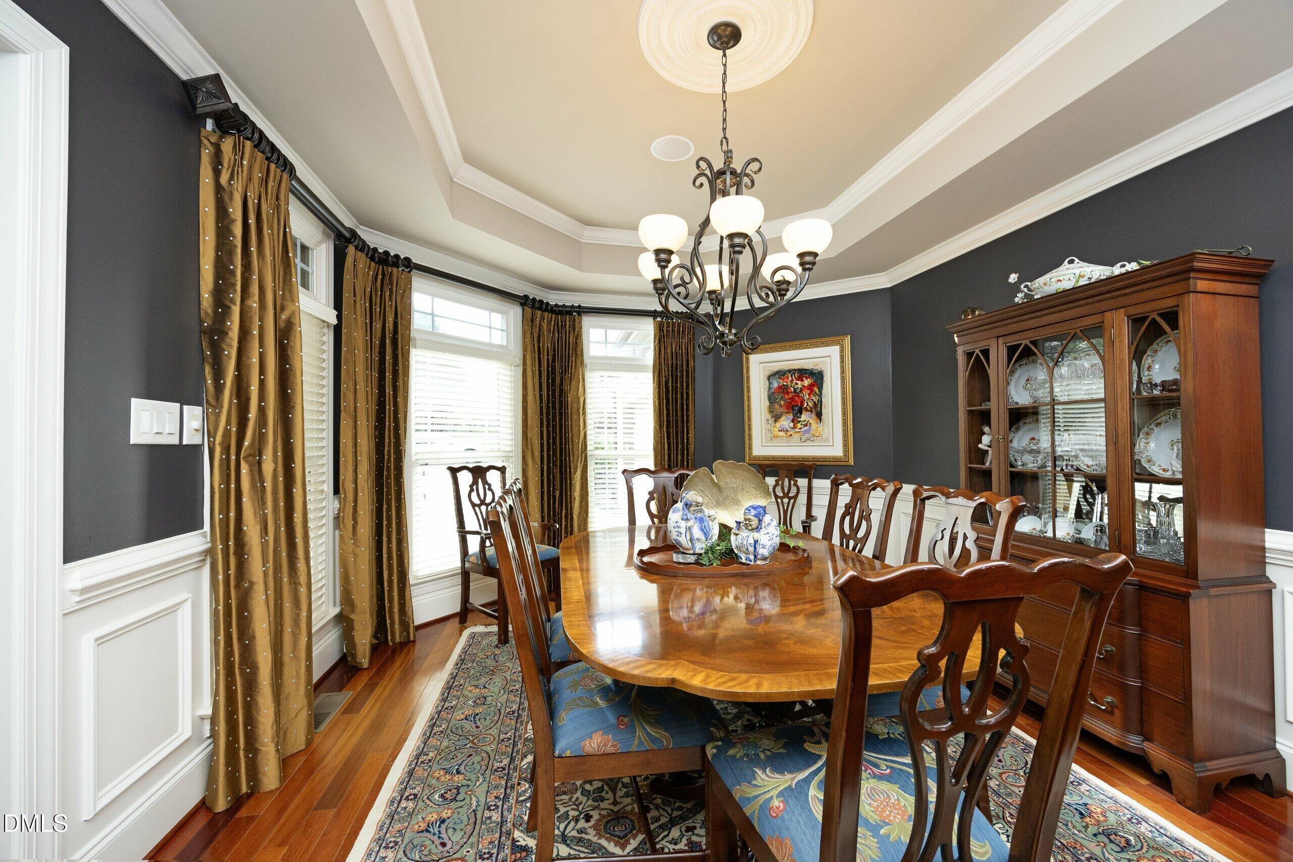 2705 Peachleaf Street