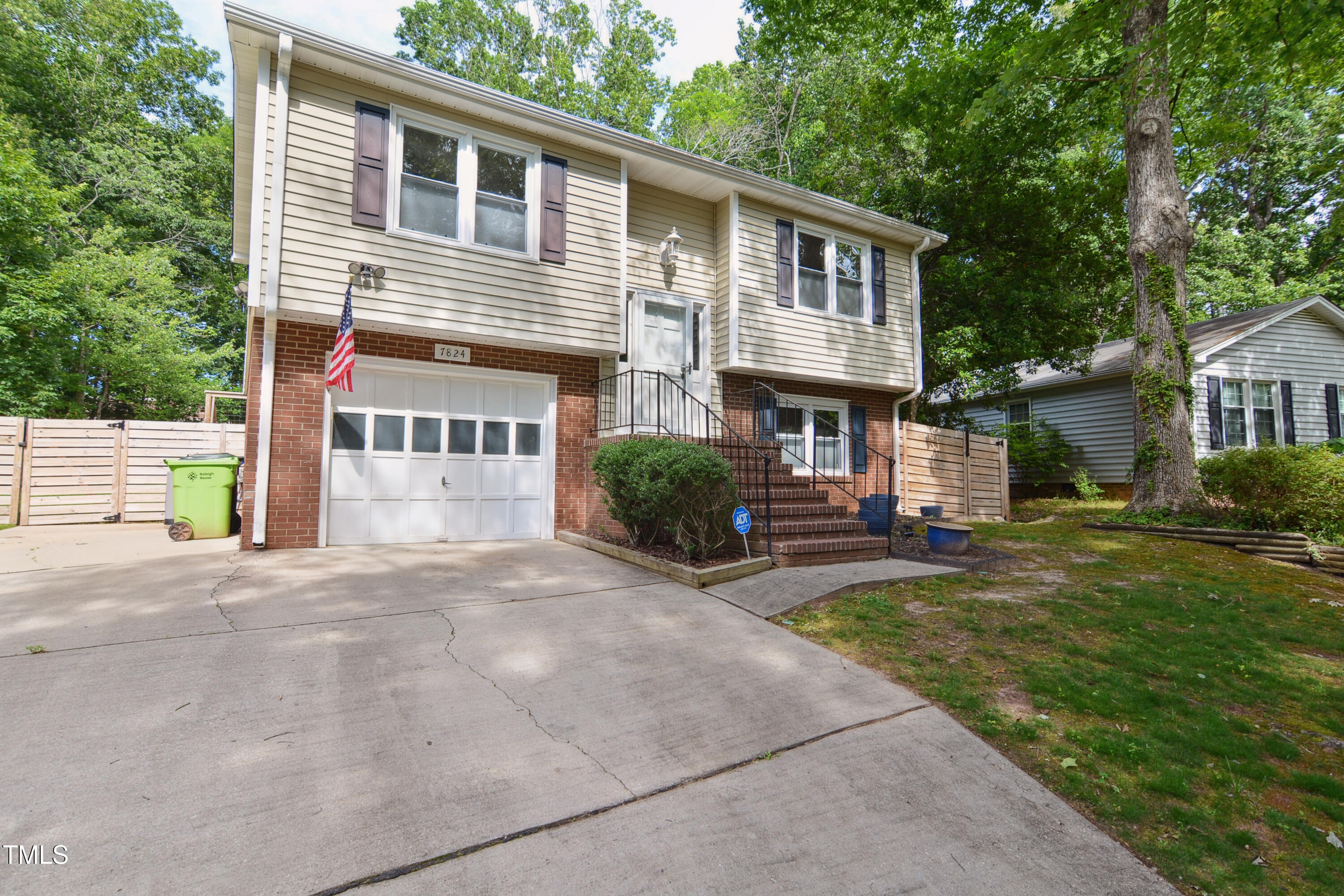 7824 Hemlock Court
