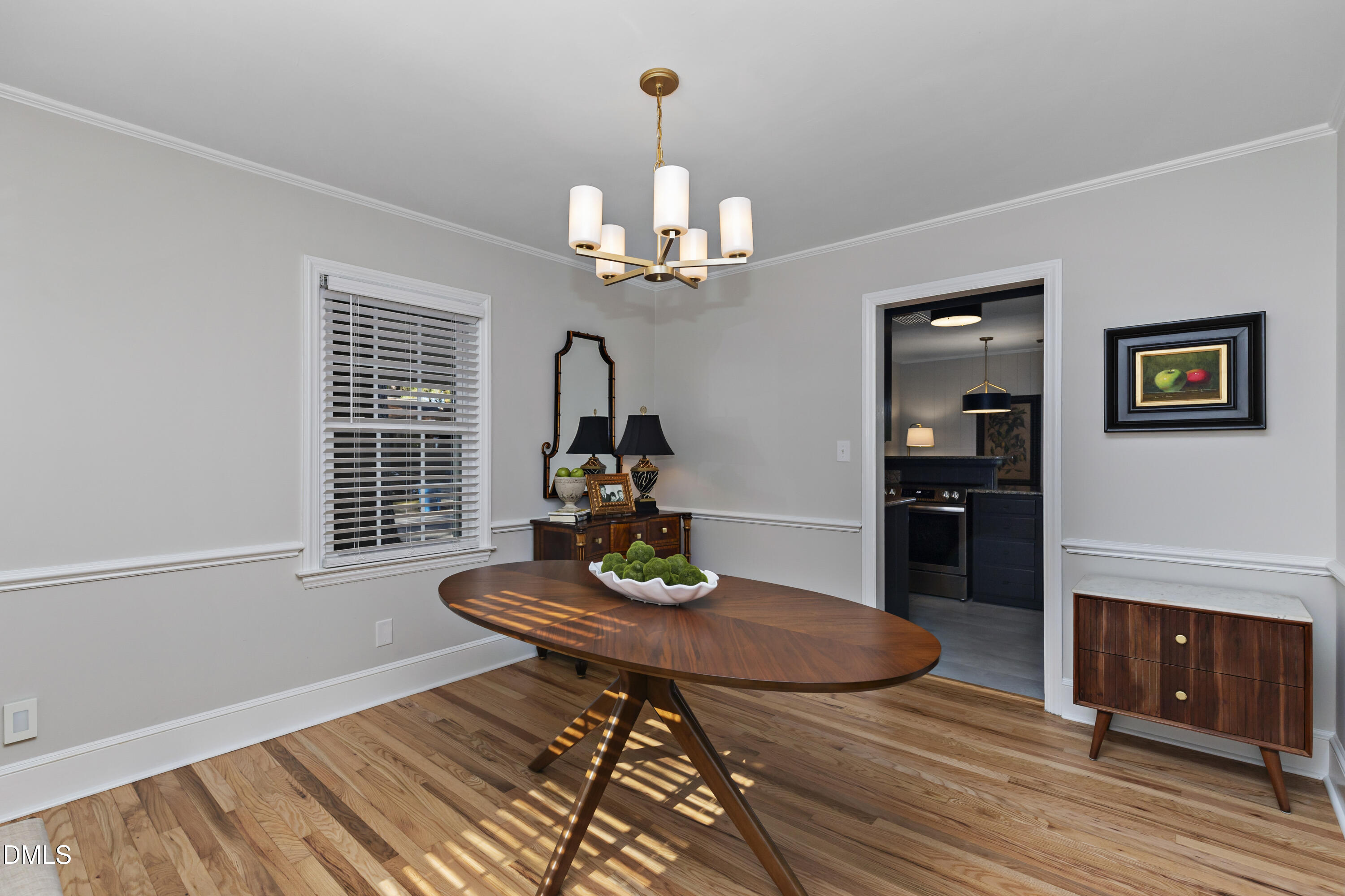 1006 W Divine Street