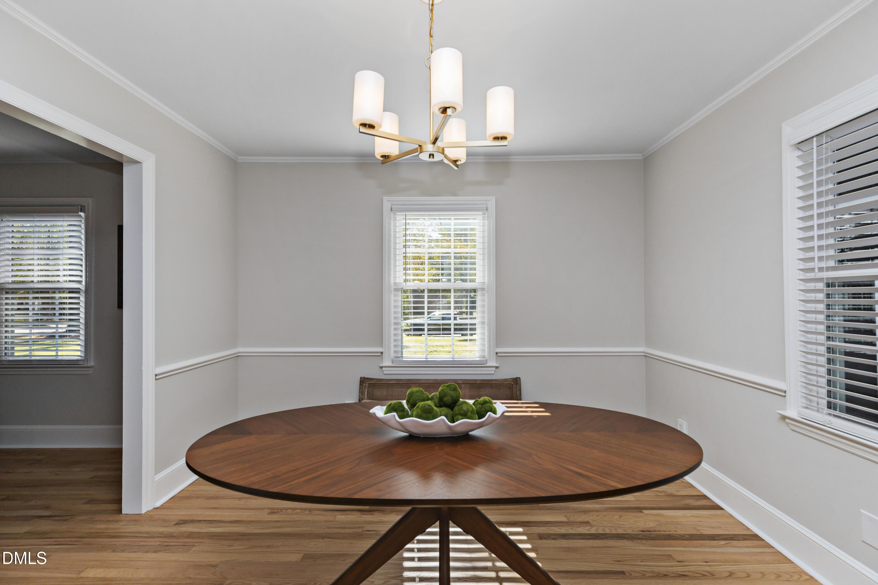 1006 W Divine Street