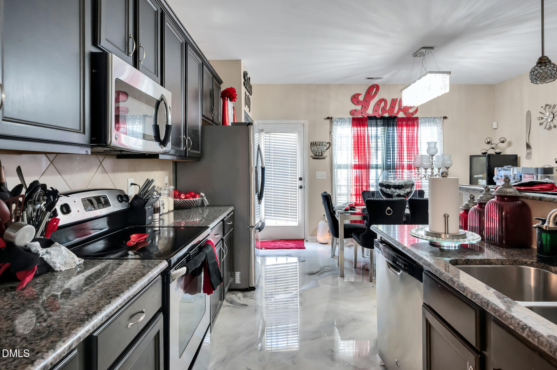 916 Bridlemine Drive