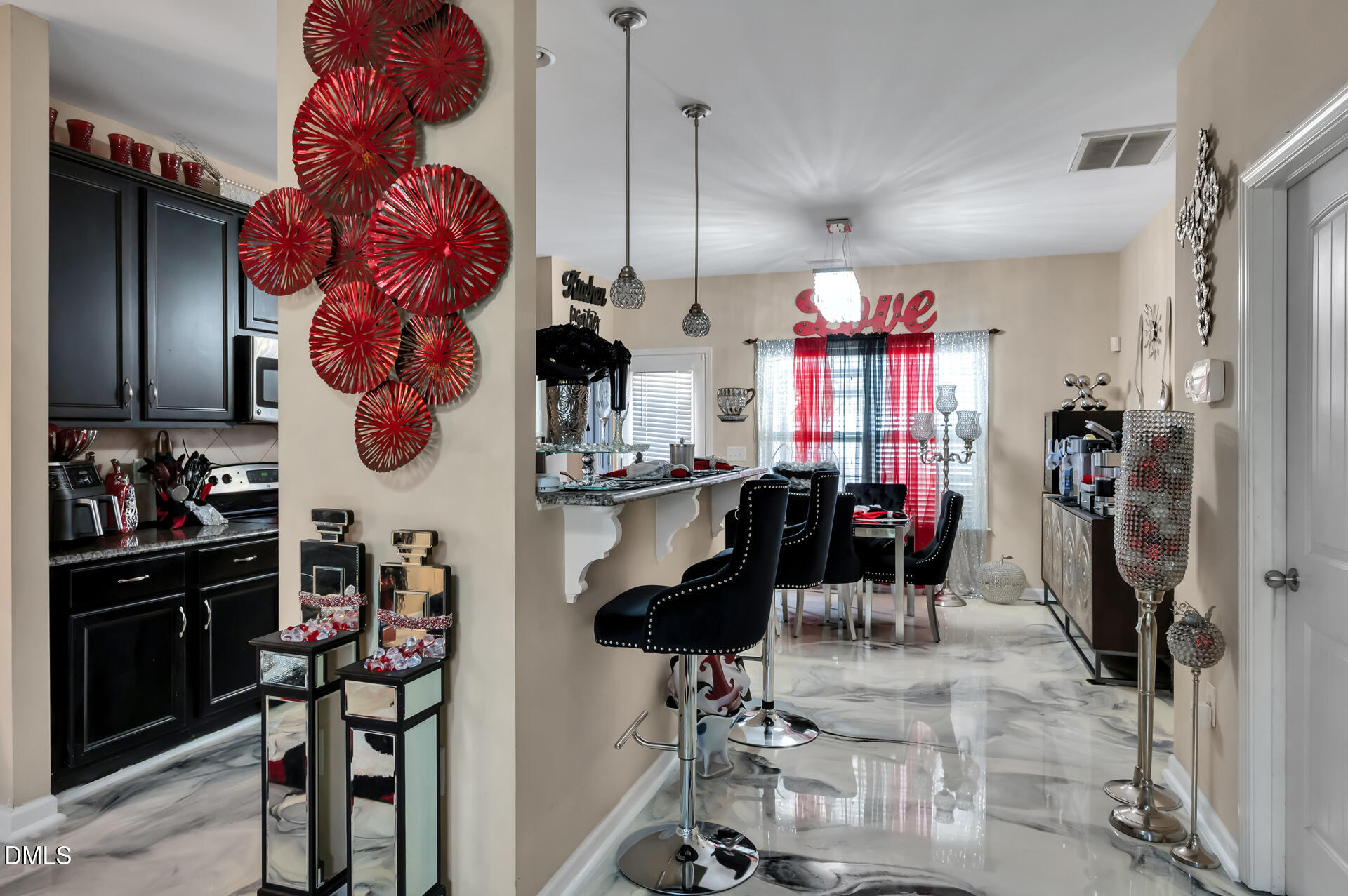 916 Bridlemine Drive