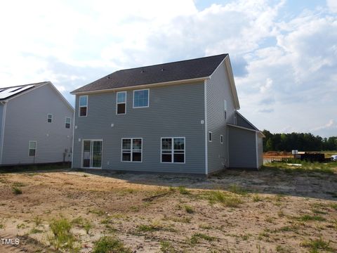 Single Family Residence in Hope Mills NC 338 Glee Street 5.jpg