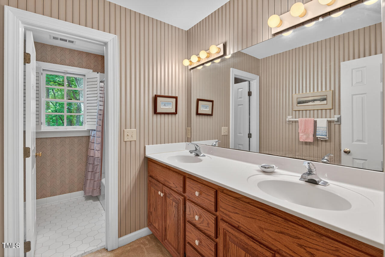 Hillsborough, North Carolina 27278, United States, 4 Bedrooms Bedrooms, ,3 BathroomsBathrooms,Residential,Active,198978