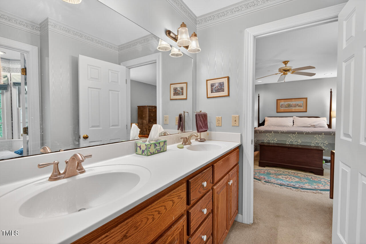 Hillsborough, North Carolina 27278, United States, 4 Bedrooms Bedrooms, ,3 BathroomsBathrooms,Residential,Active,198978