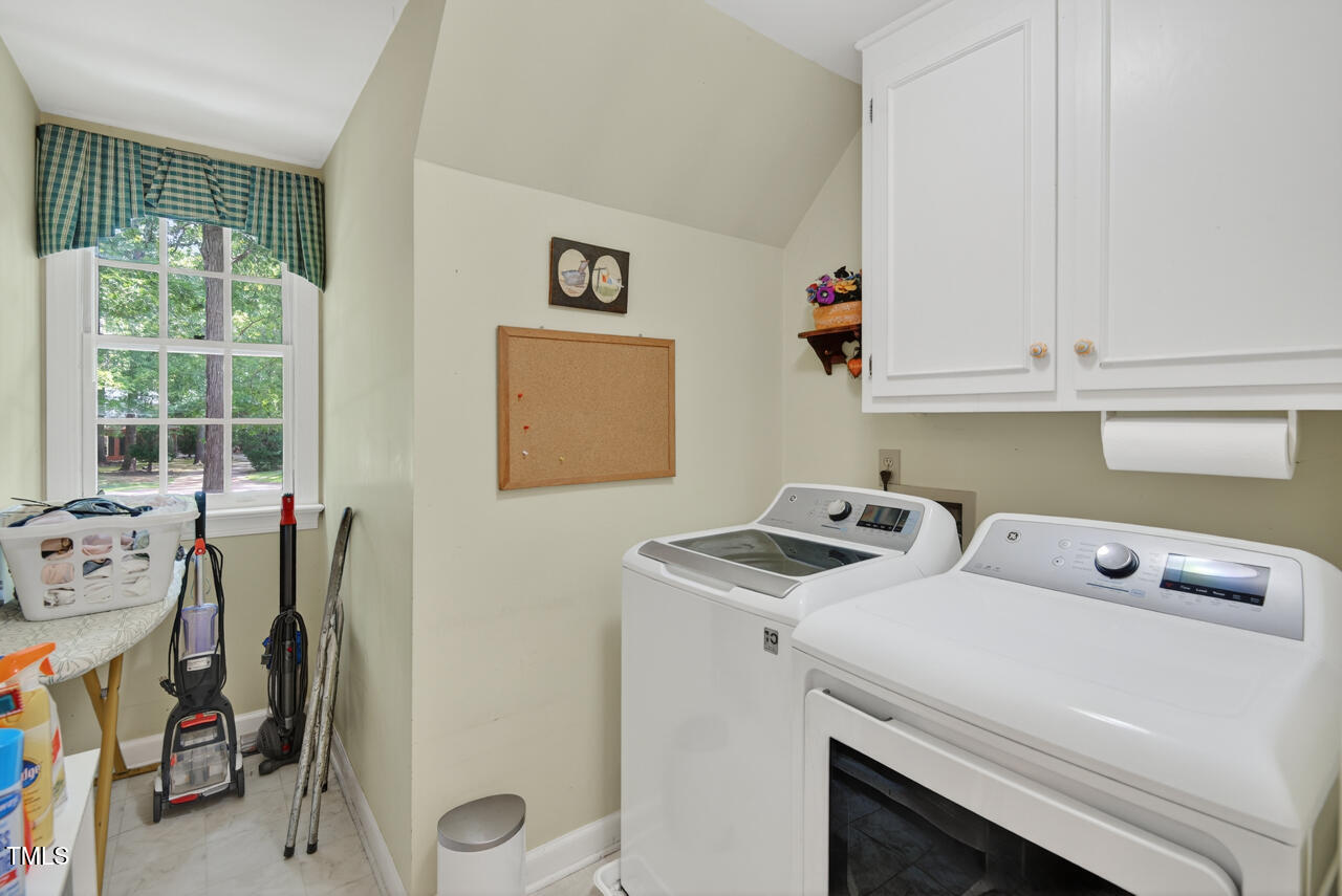 Hillsborough, North Carolina 27278, United States, 4 Bedrooms Bedrooms, ,3 BathroomsBathrooms,Residential,Active,198978