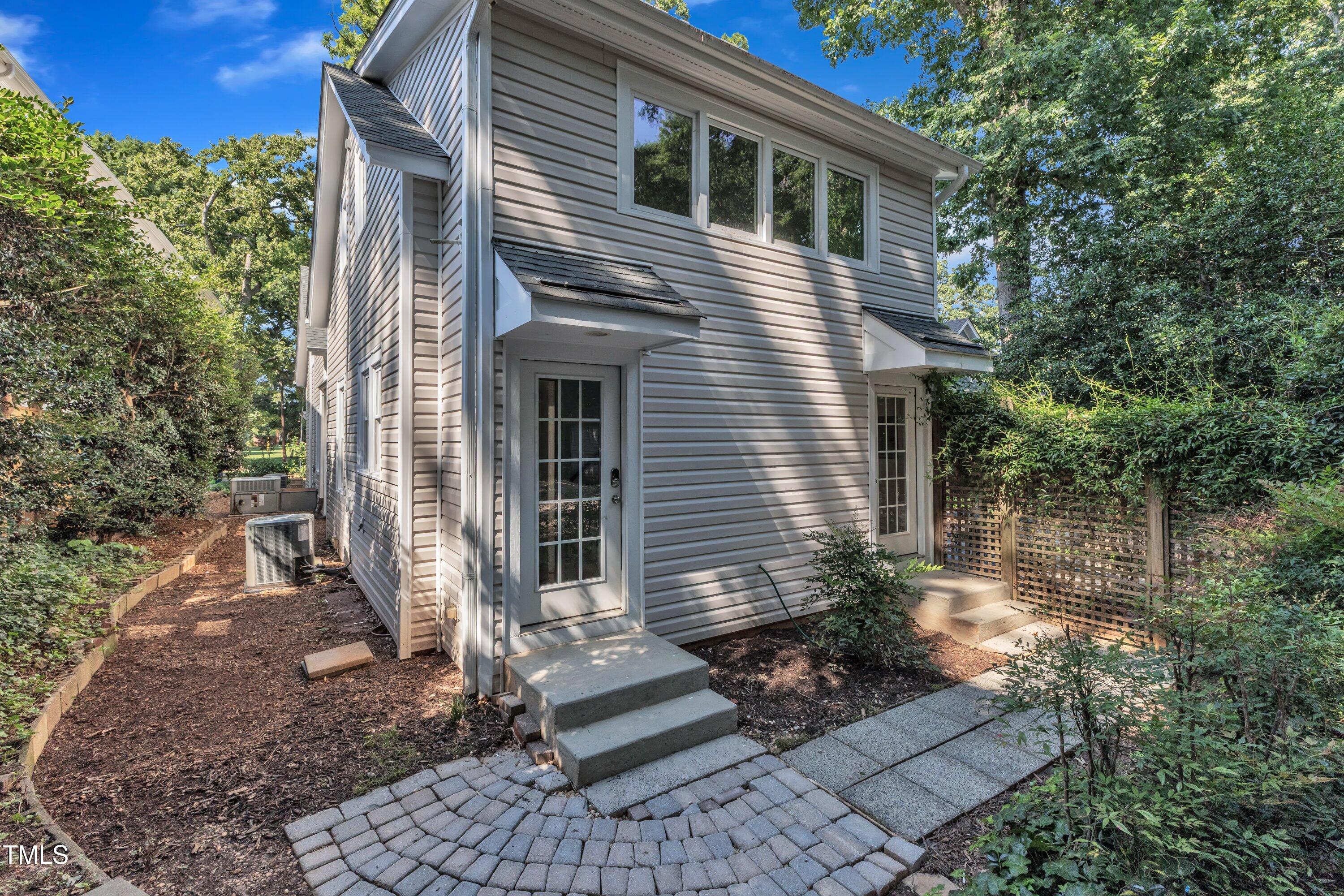 Raleigh, North Carolina 27608, United States, 5 Bedrooms Bedrooms, ,4 BathroomsBathrooms,Residential,Active,157652