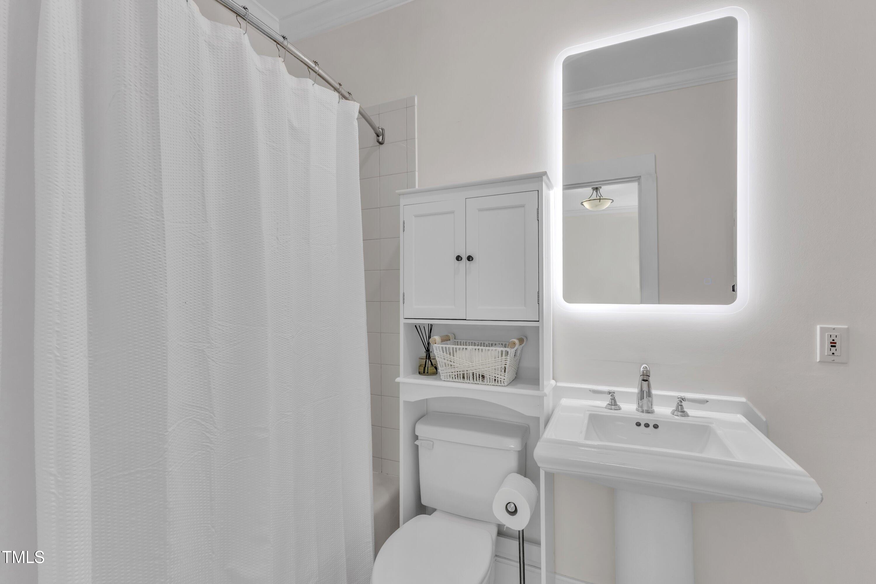 Raleigh, North Carolina 27608, United States, 5 Bedrooms Bedrooms, ,4 BathroomsBathrooms,Residential,Active,157652