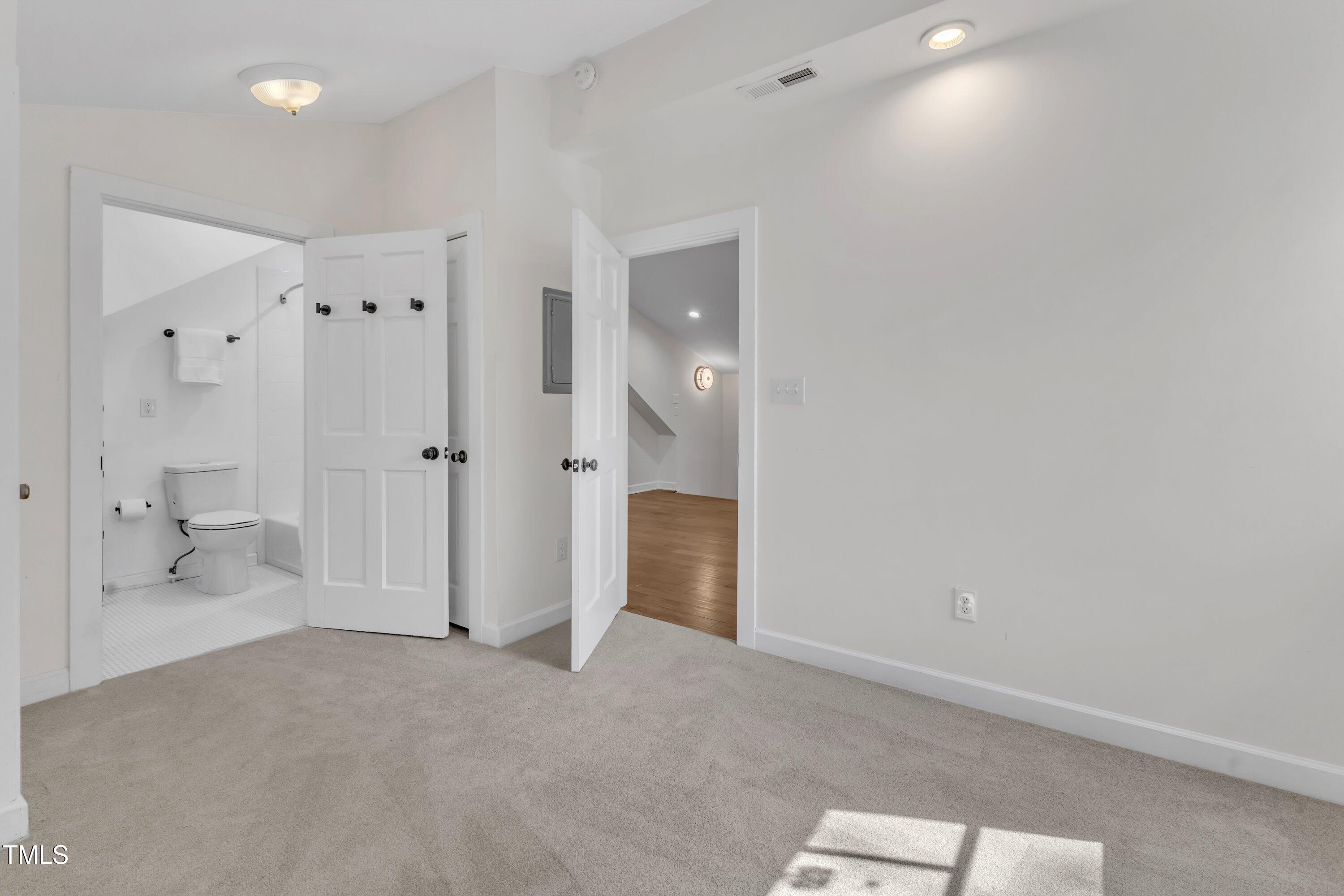 Raleigh, North Carolina 27608, United States, 5 Bedrooms Bedrooms, ,4 BathroomsBathrooms,Residential,Active,157652