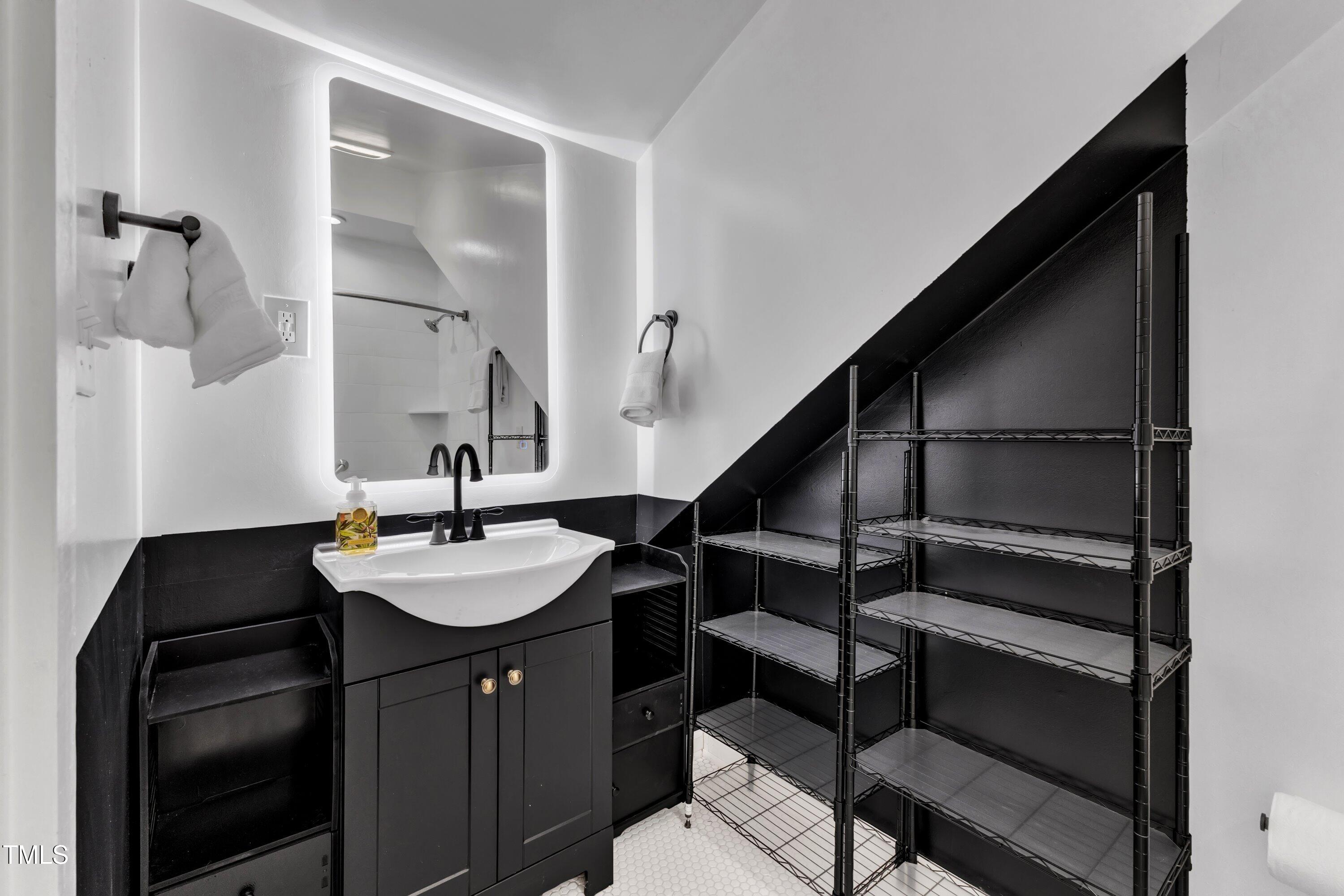 Raleigh, North Carolina 27608, United States, 5 Bedrooms Bedrooms, ,4 BathroomsBathrooms,Residential,Active,157652