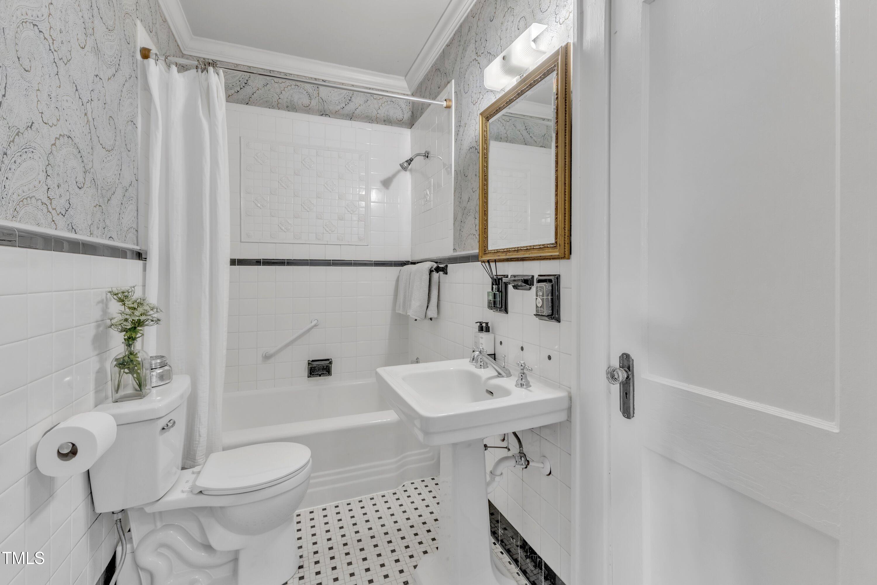 Raleigh, North Carolina 27608, United States, 5 Bedrooms Bedrooms, ,4 BathroomsBathrooms,Residential,Active,157652