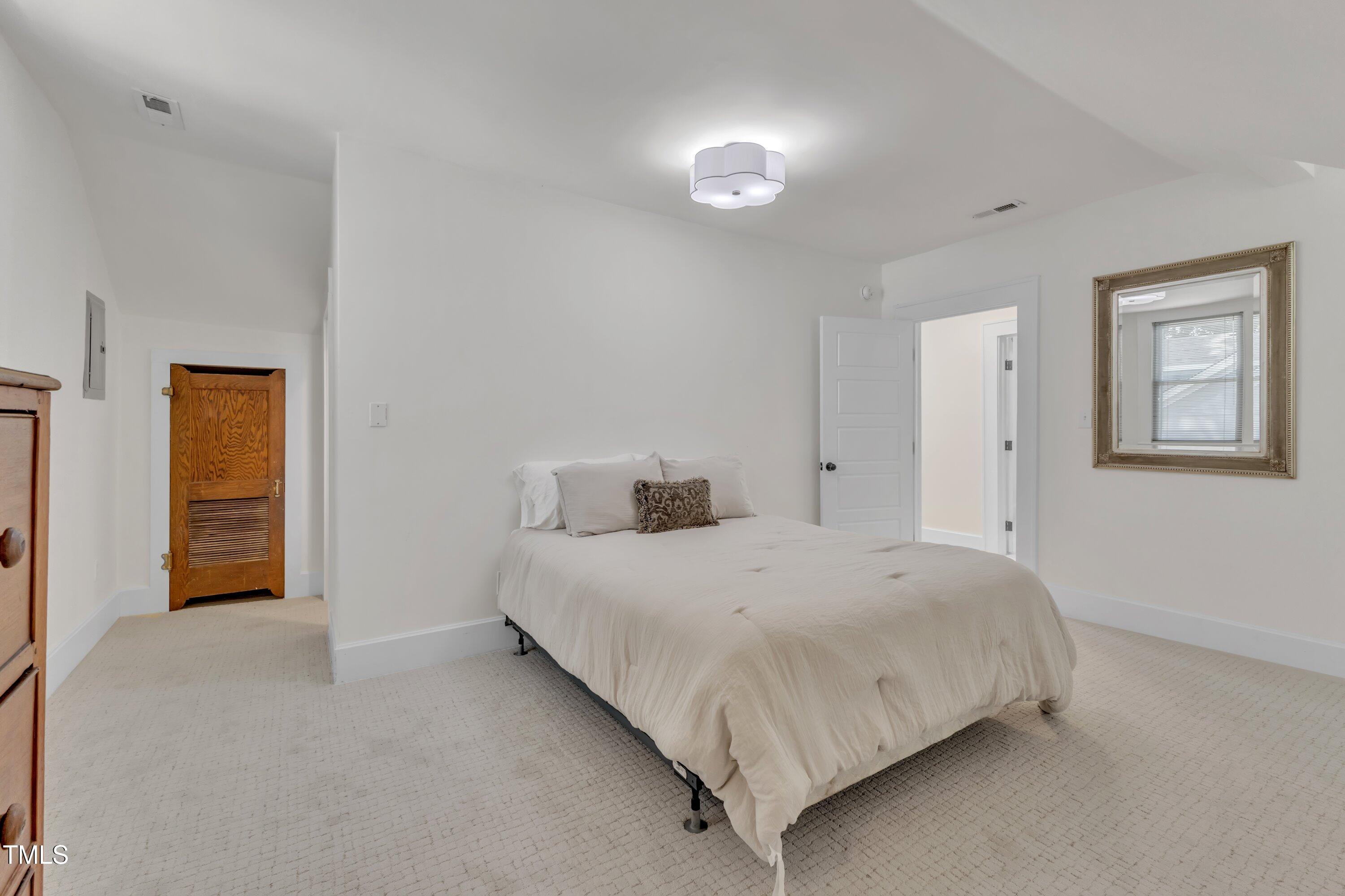 Raleigh, North Carolina 27608, United States, 5 Bedrooms Bedrooms, ,4 BathroomsBathrooms,Residential,Active,157652