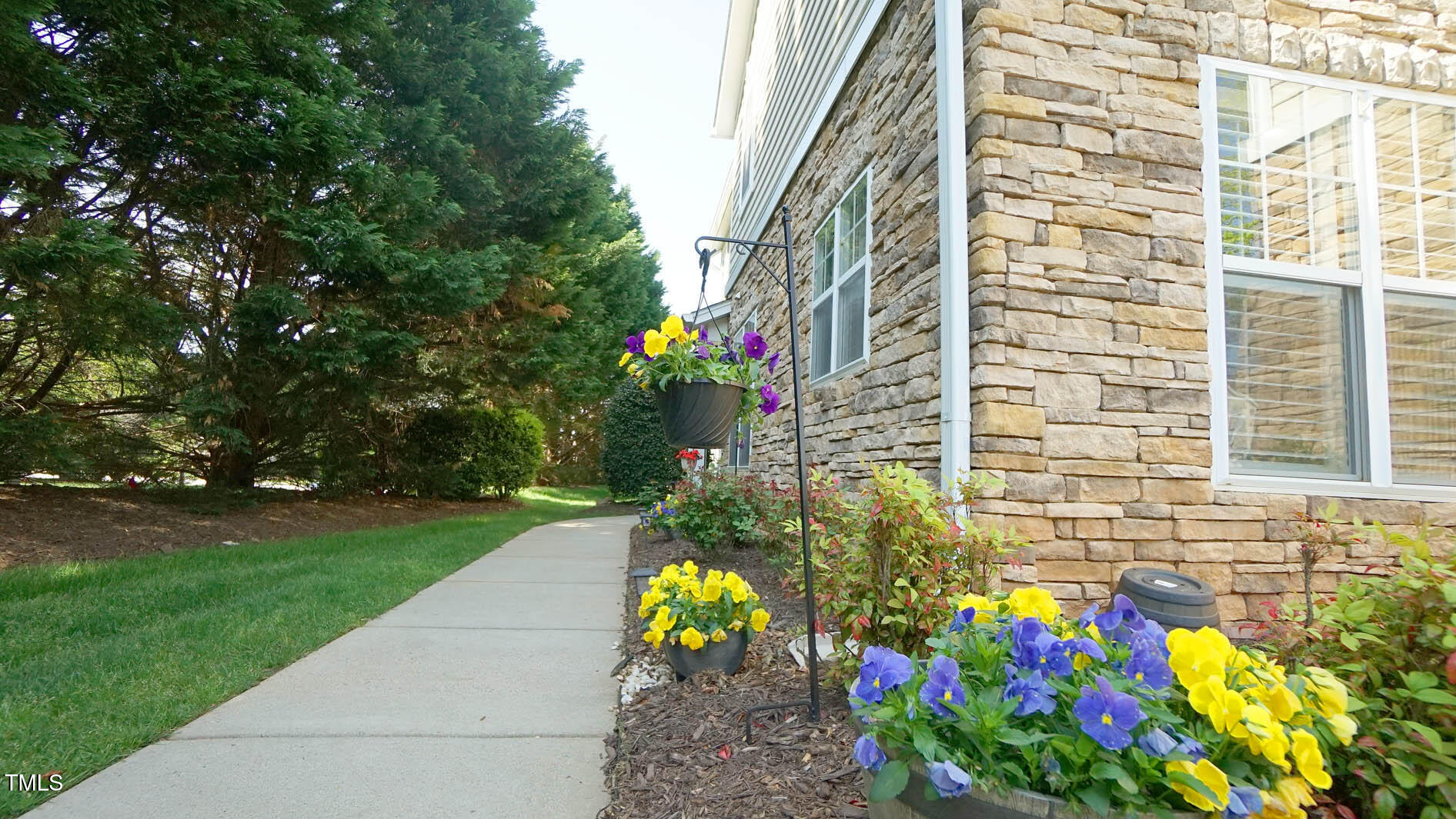 5901 Chivalry Court