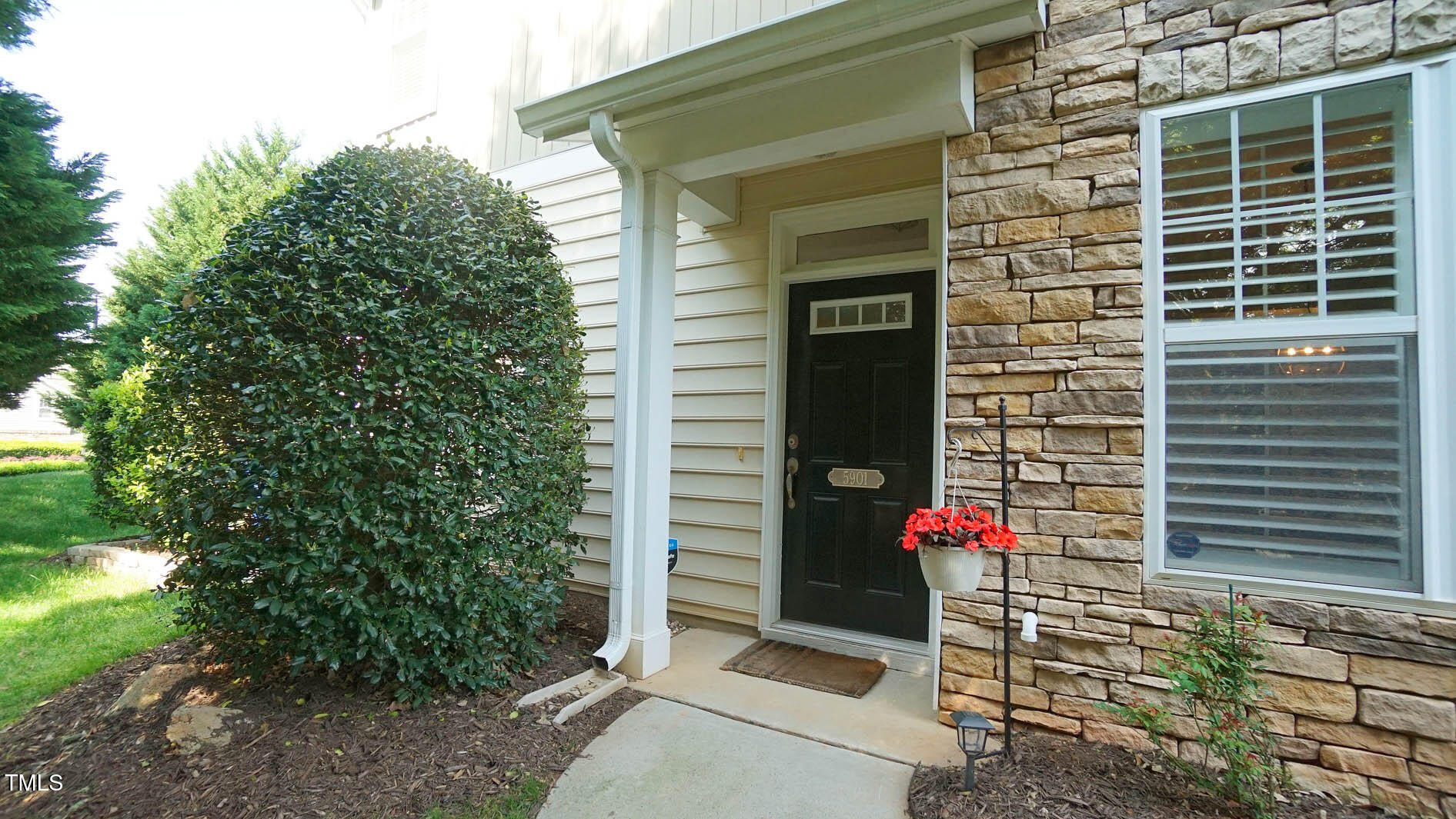 5901 Chivalry Court