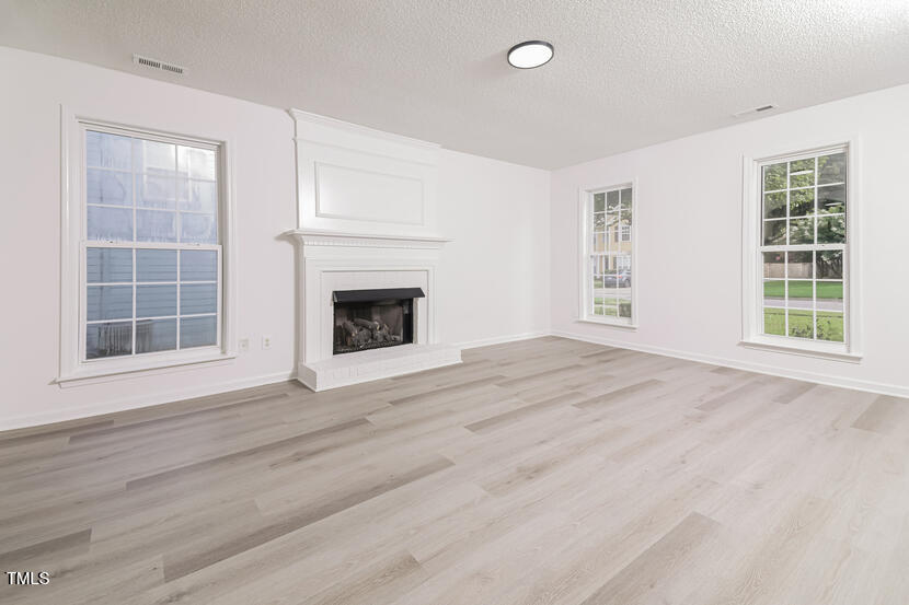 128 Leacroft Way