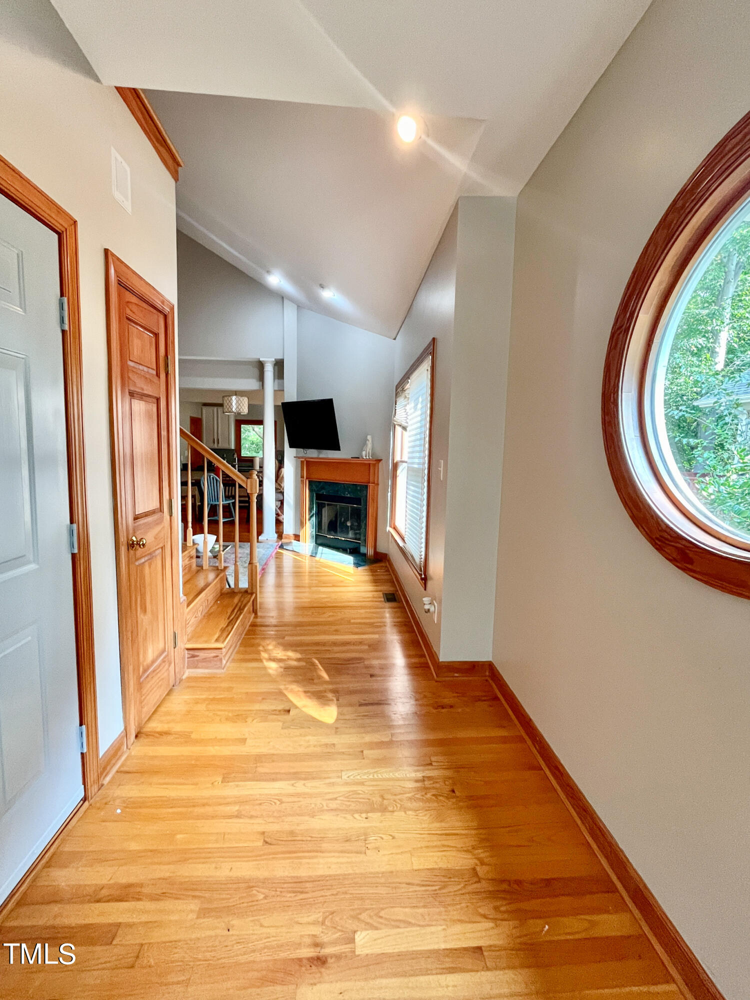 212 Columbia Place W