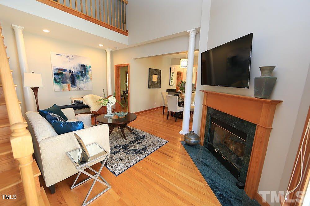 212 Columbia Place W