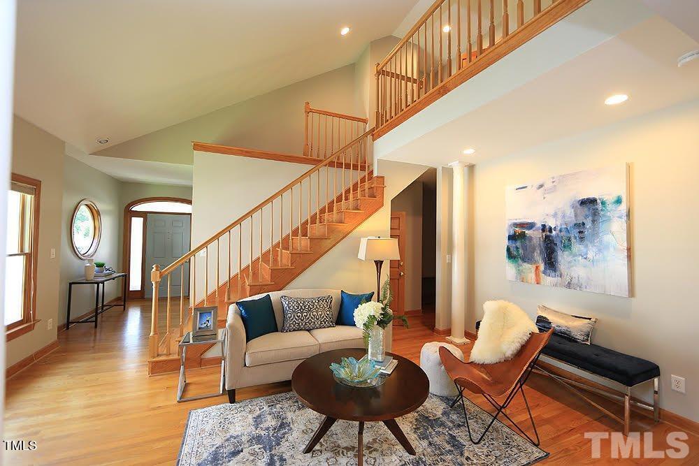 212 Columbia Place W