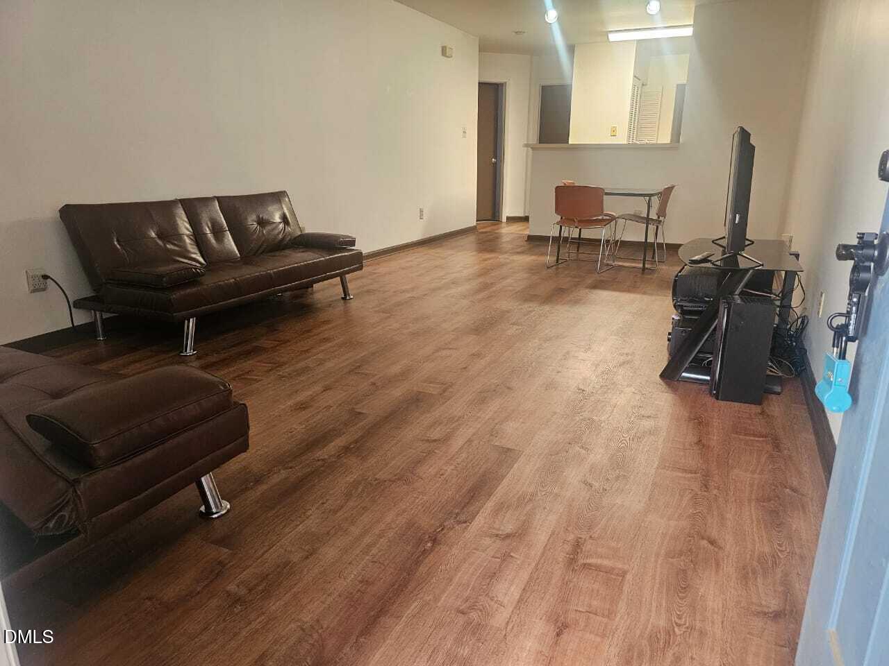 4907 Hollenden Drive 106