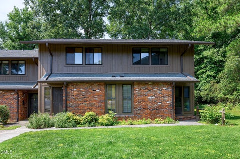 Photo of 606 Oak Tree Drive, Chapel Hill, NC 27517 (MLS # 10133405)