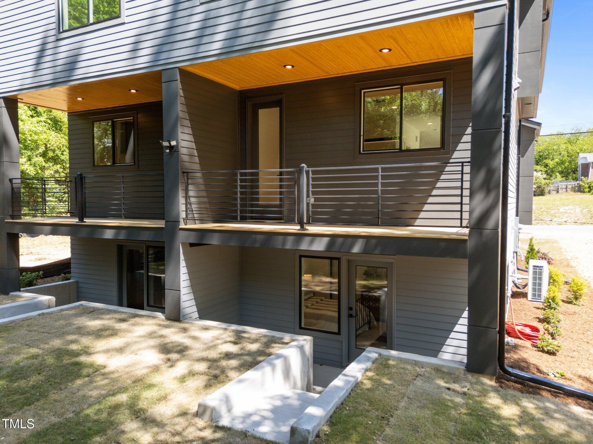 528 1/2 Bragg Street