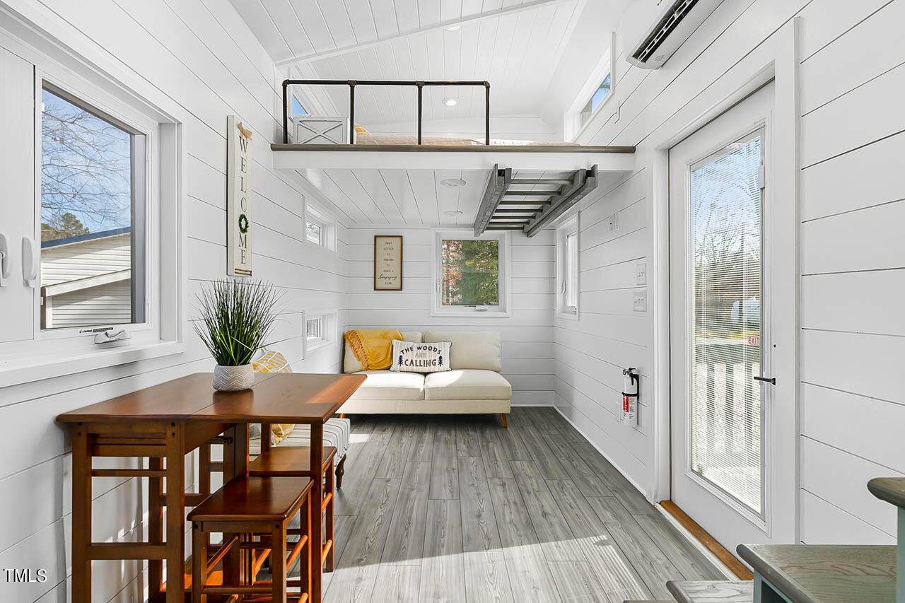 111-113 Red Oak Drive