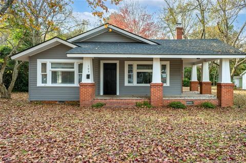 105 N Elm Street Maxton NC 28364