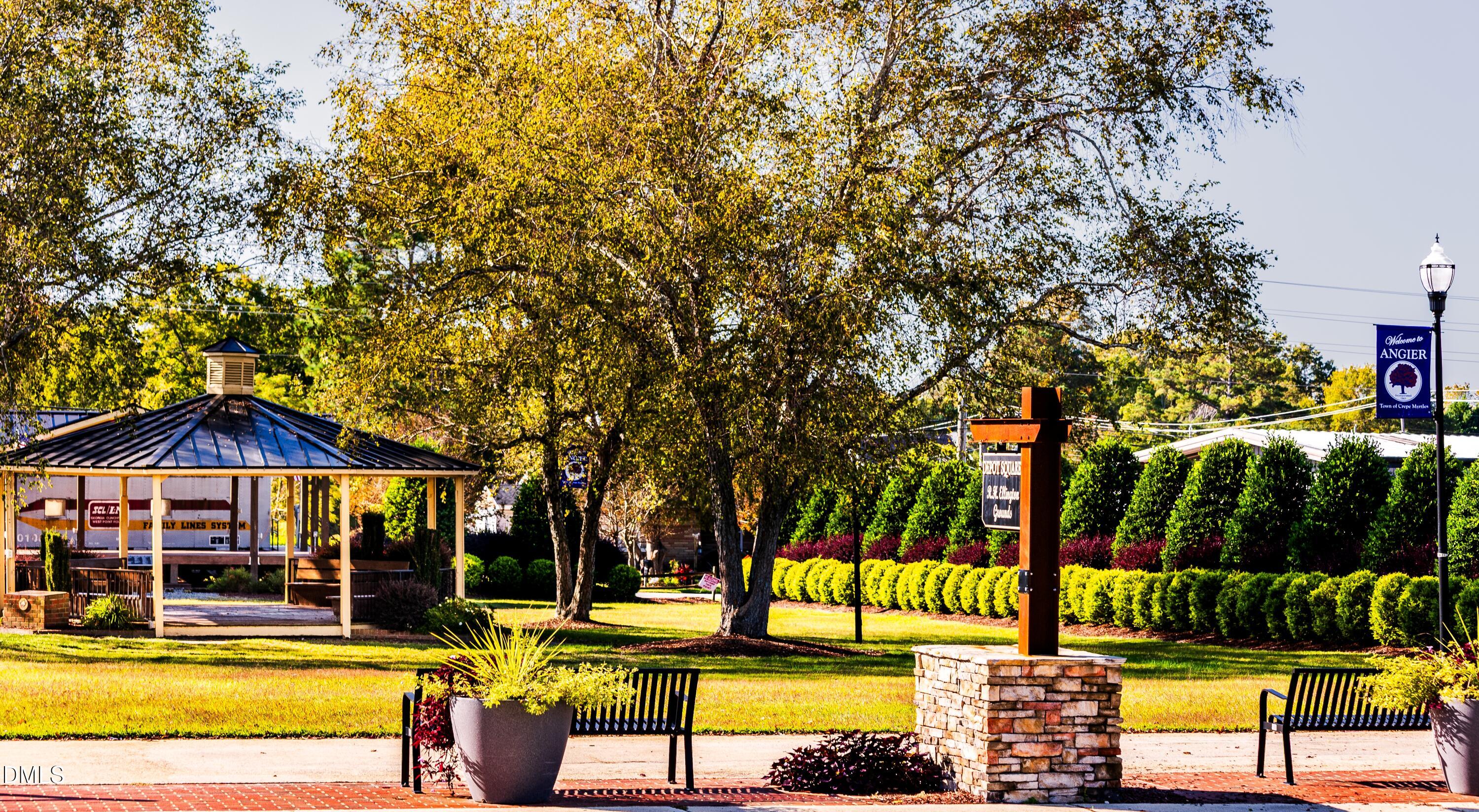 32 Serpens Drive 220