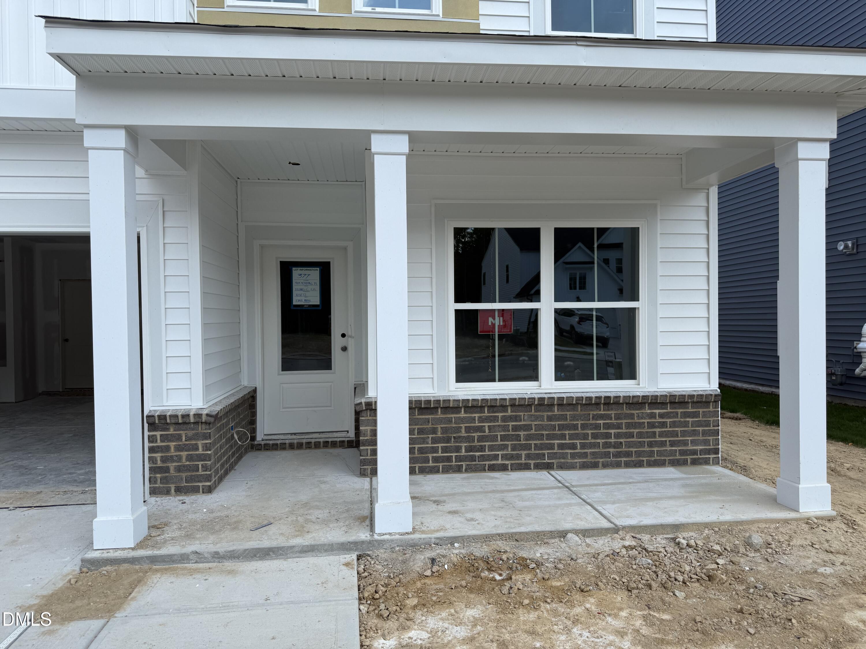 909 Fetching Place 377