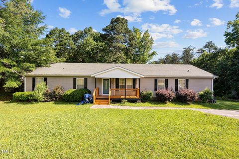 Single Family Residence in Burlington NC 1453 Knollwood Drive.jpg