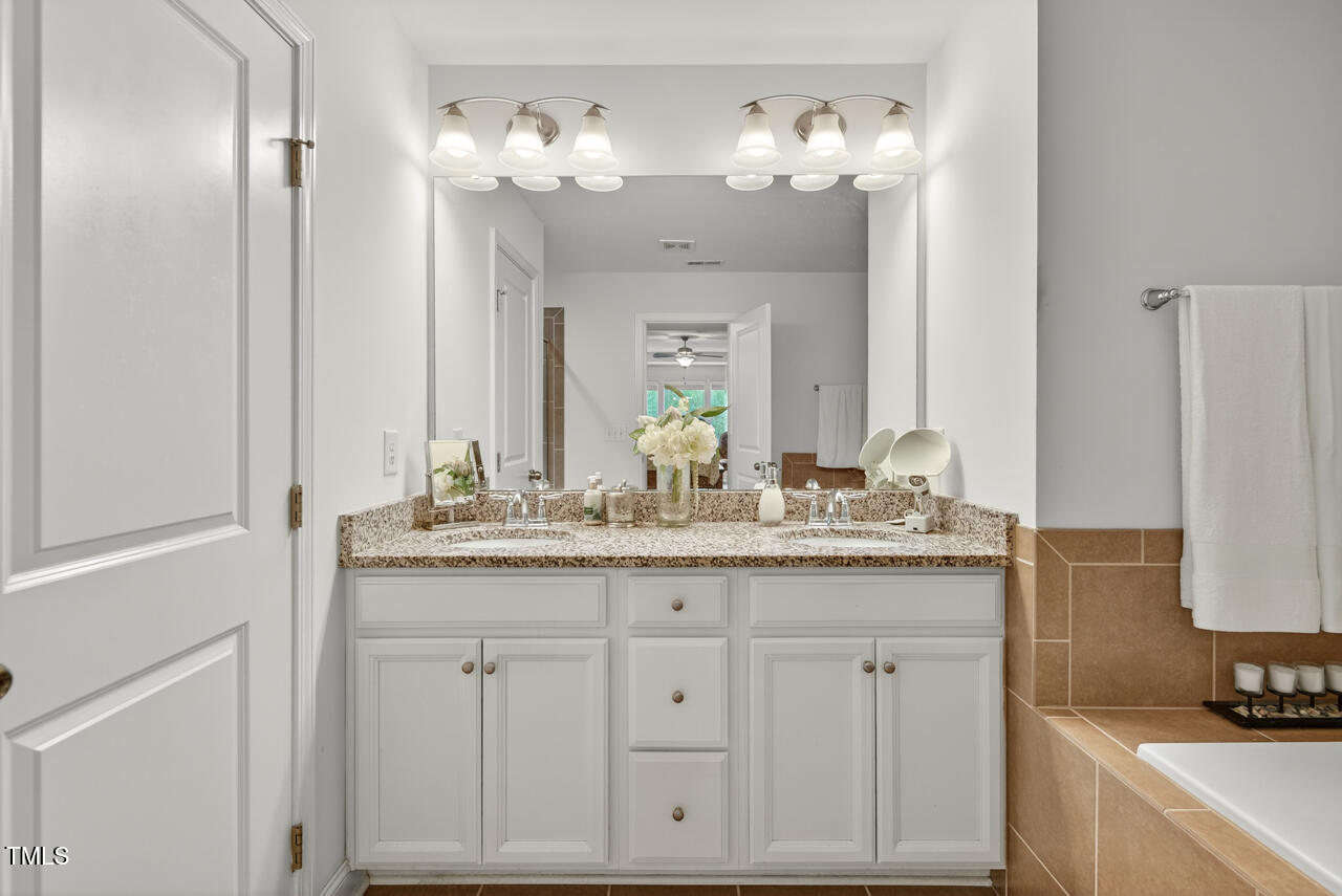 Apex, North Carolina 27539, United States, 3 Bedrooms Bedrooms, ,3 BathroomsBathrooms,Residential,Active,209255