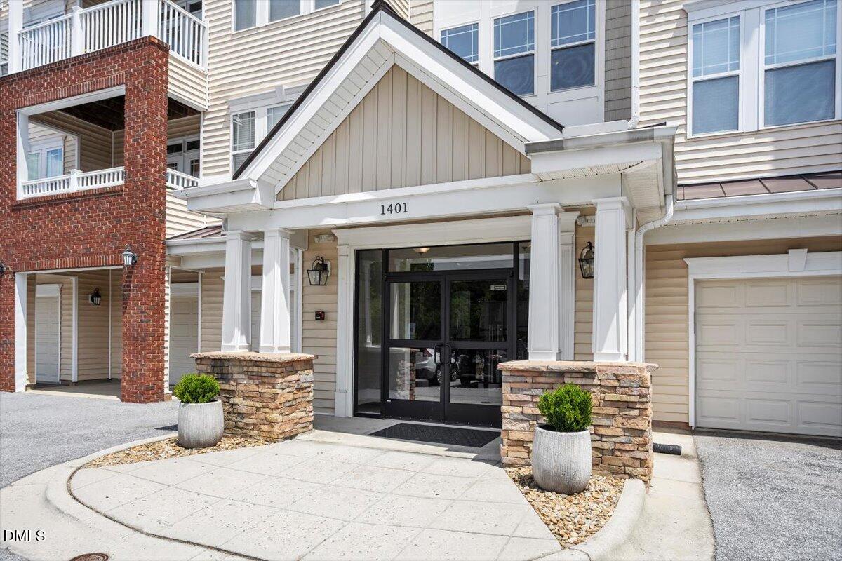 1401 Coopershill Drive 206