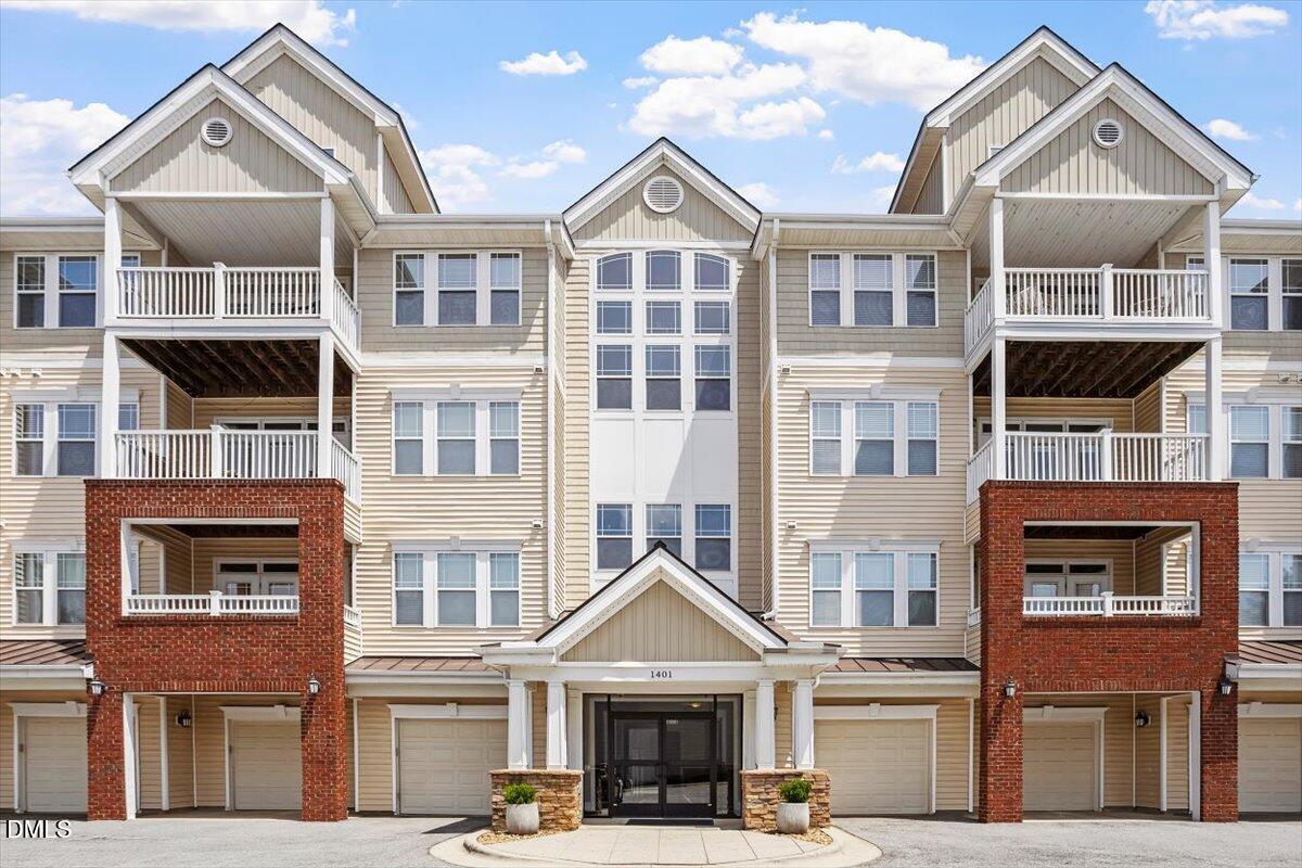 1401 Coopershill Drive 206