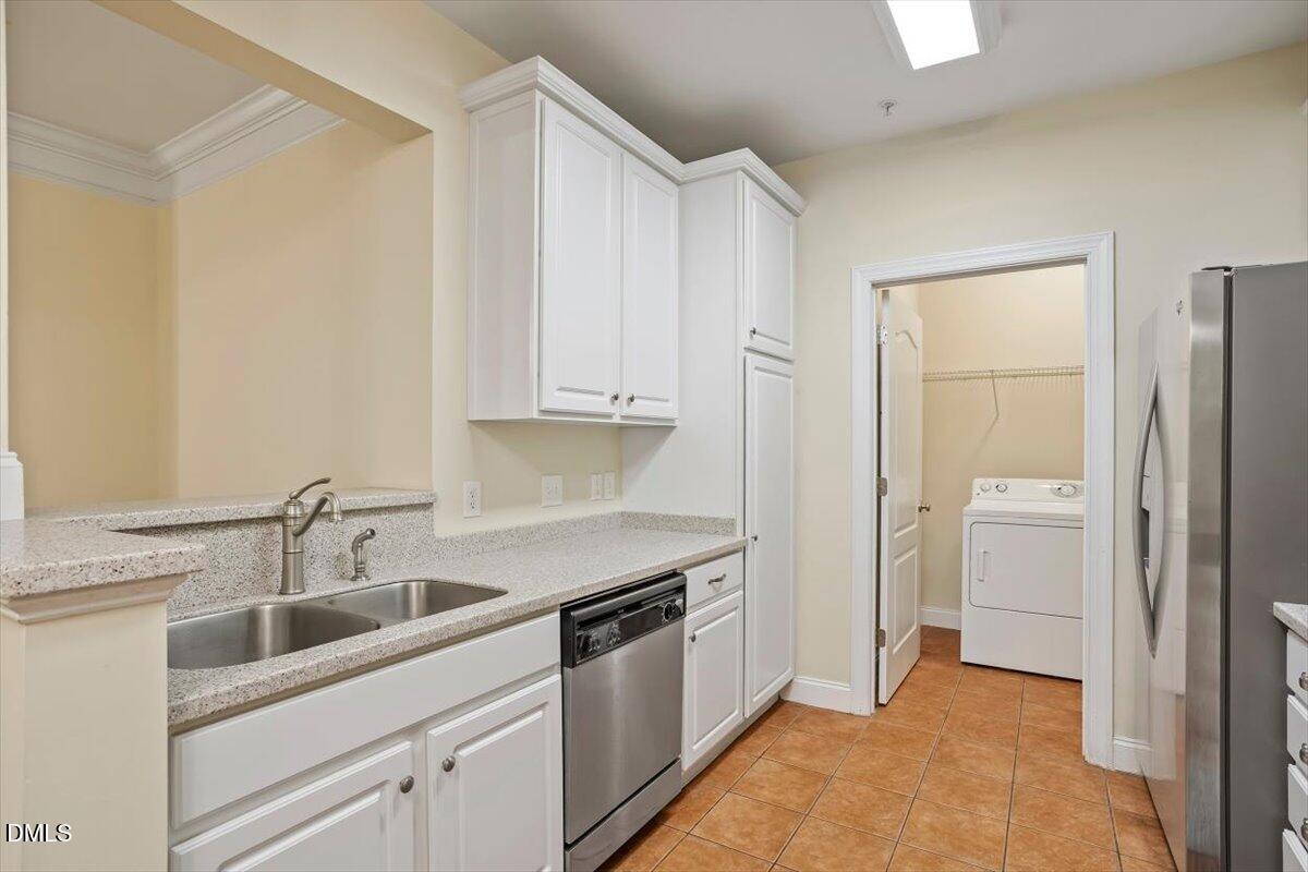 1401 Coopershill Drive 206
