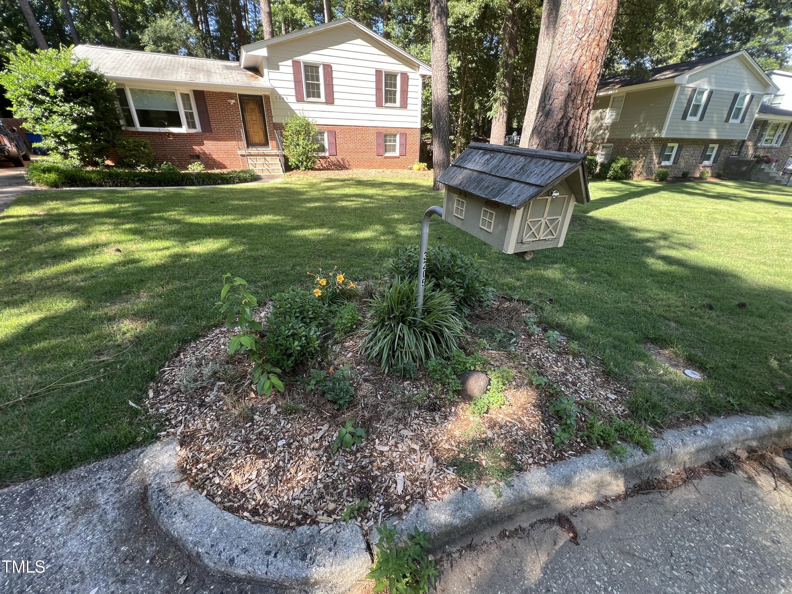 3205 Broyhill Circle